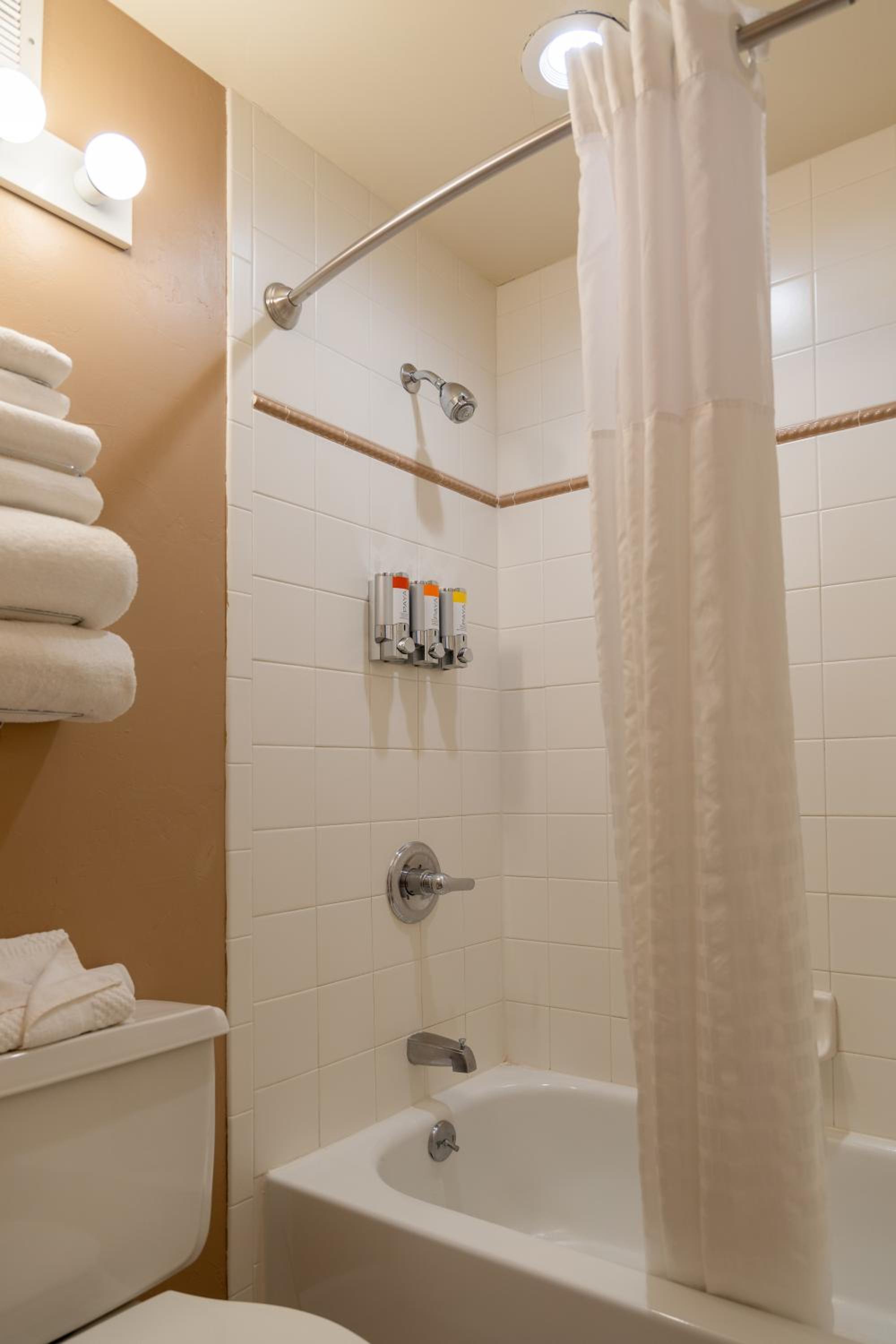Guest Room - Photo 4