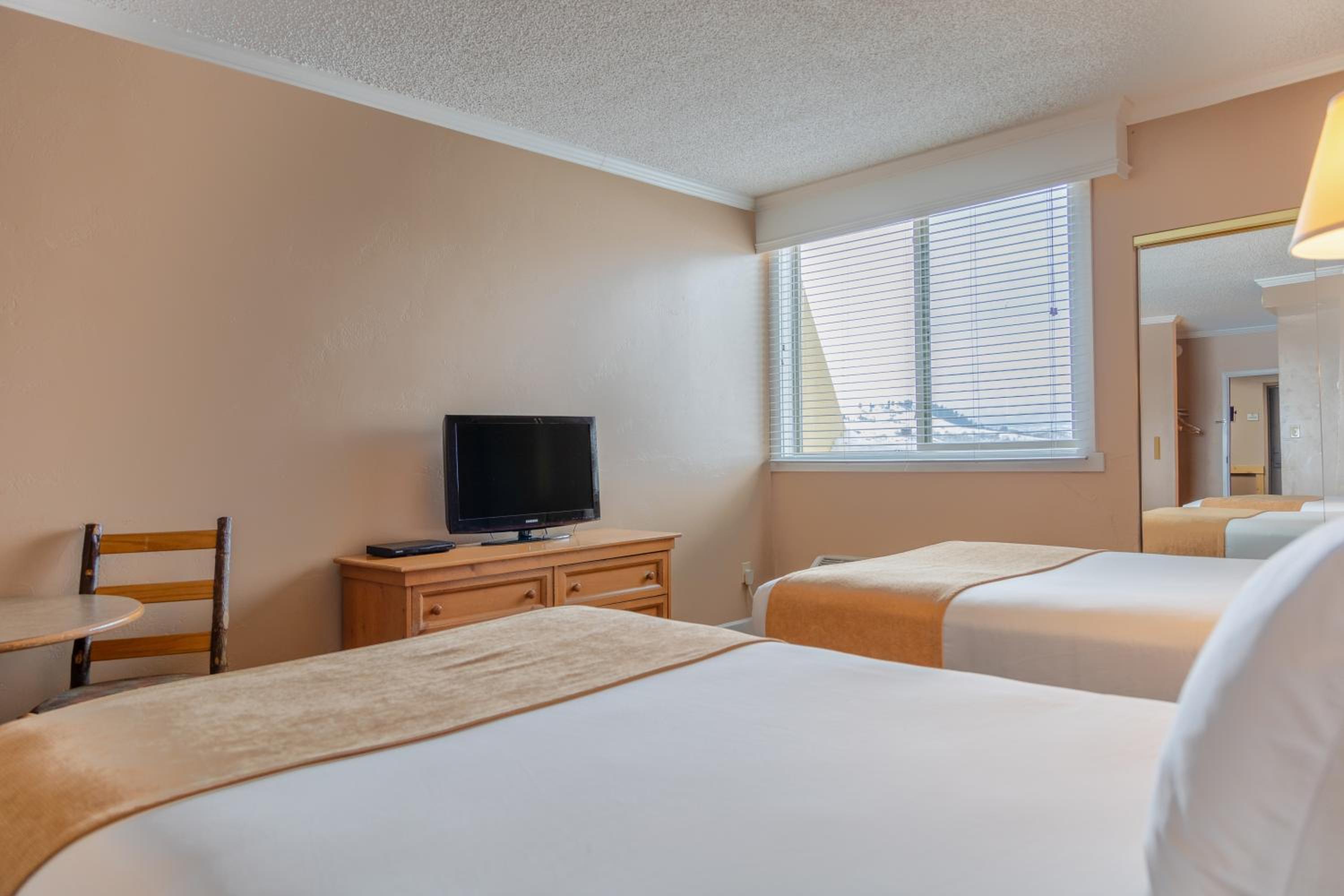 Guest Room - Photo 8