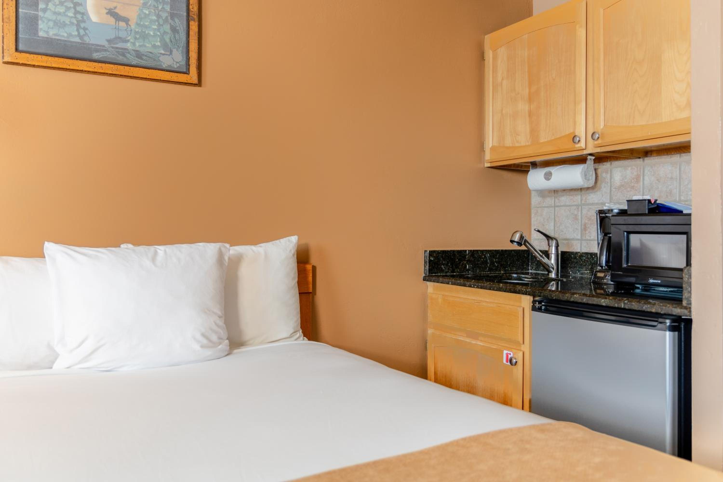 Guest Room - Photo 2