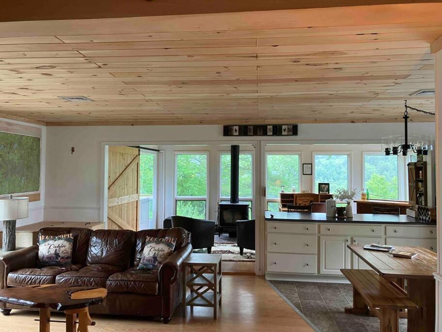 Three-Bedroom House photo 2