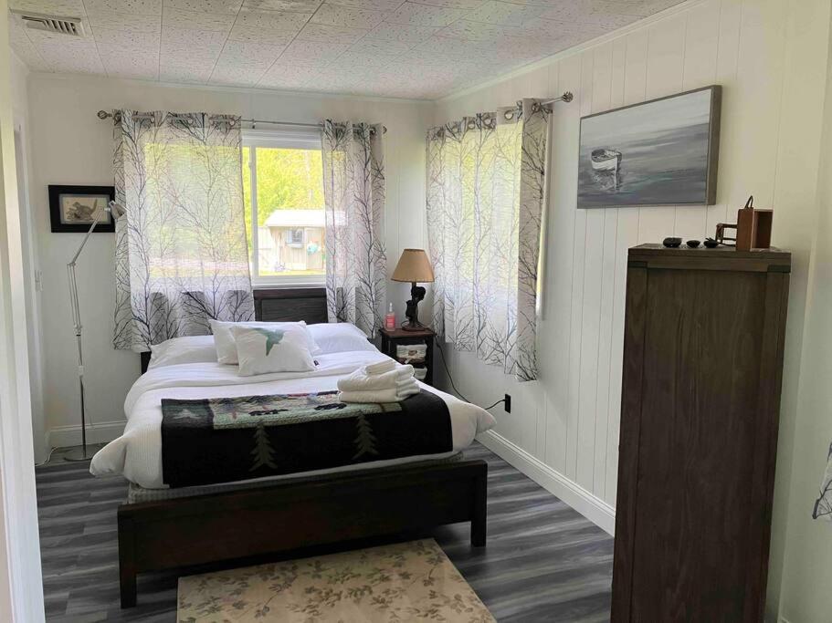 Three-Bedroom House photo 3