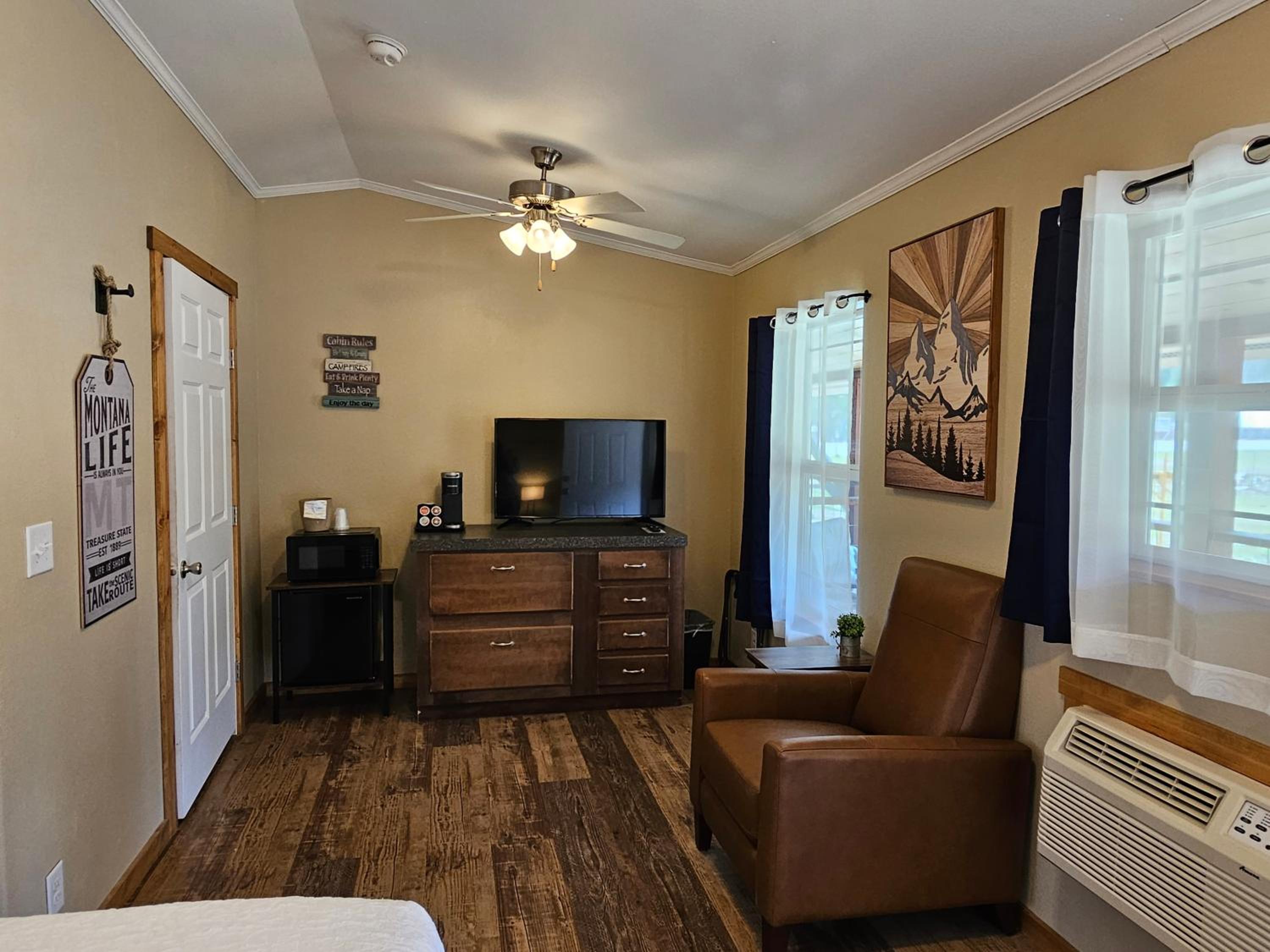 King Room with Mountain View photo 3