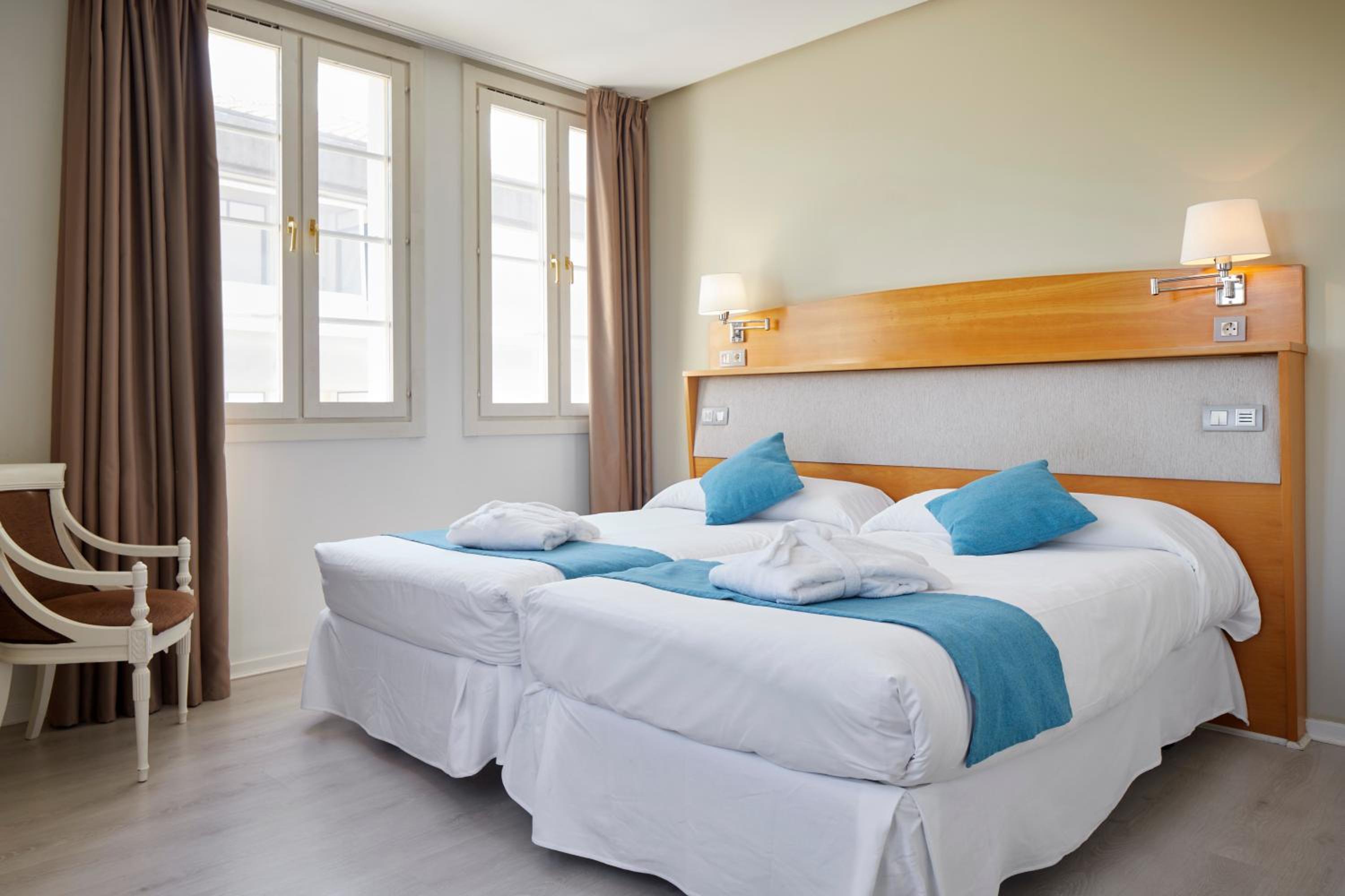 Double or Twin Room photo 3