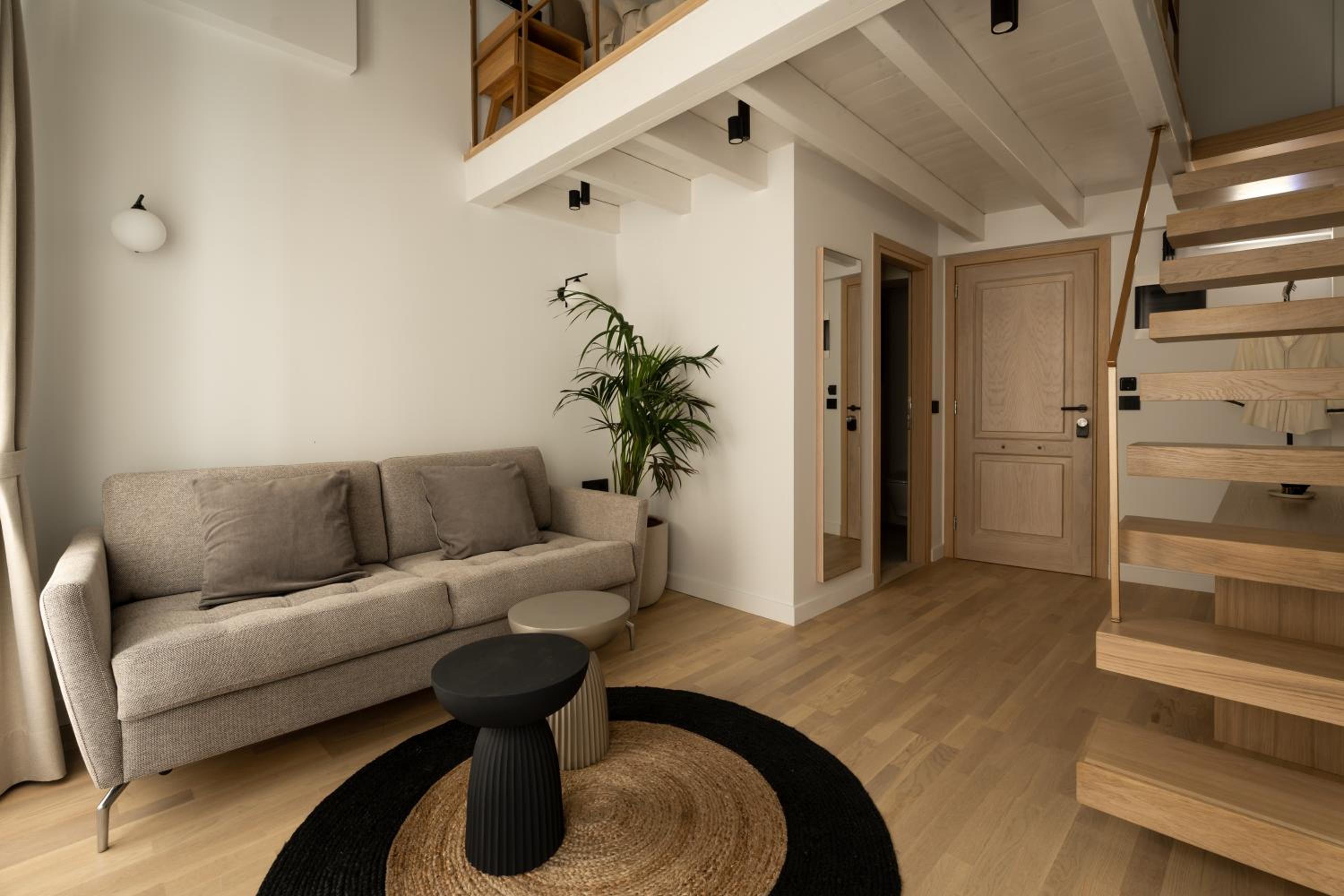 Camara- Two Floor Suite with City View