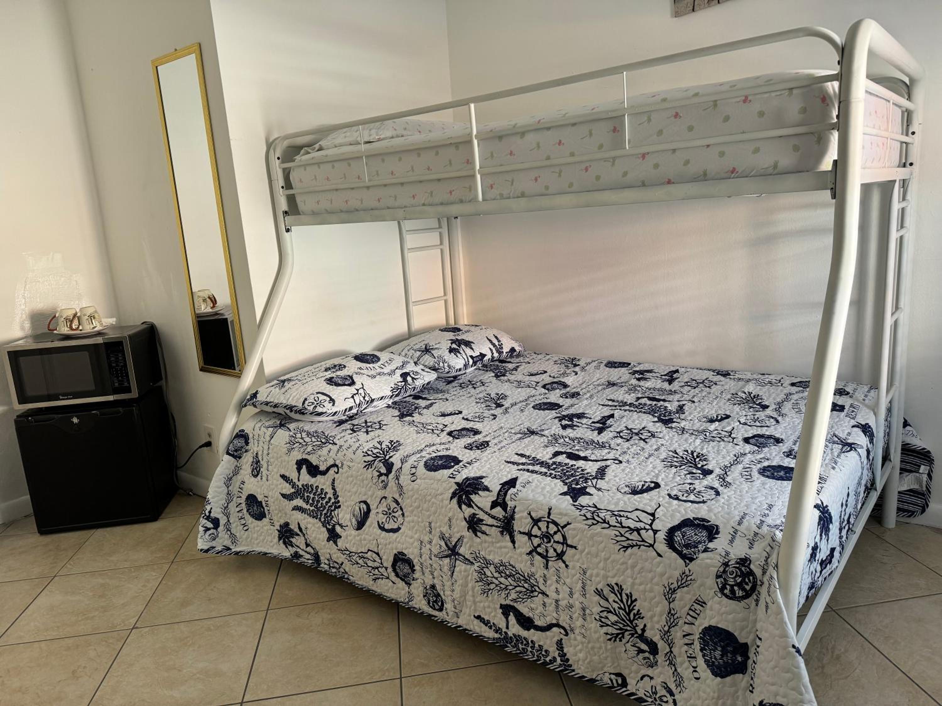 Triple Room with Private Bathroom photo 3