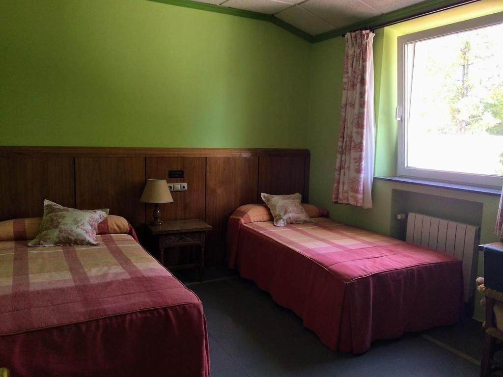 Twin Room with Private Bathroom photo 2