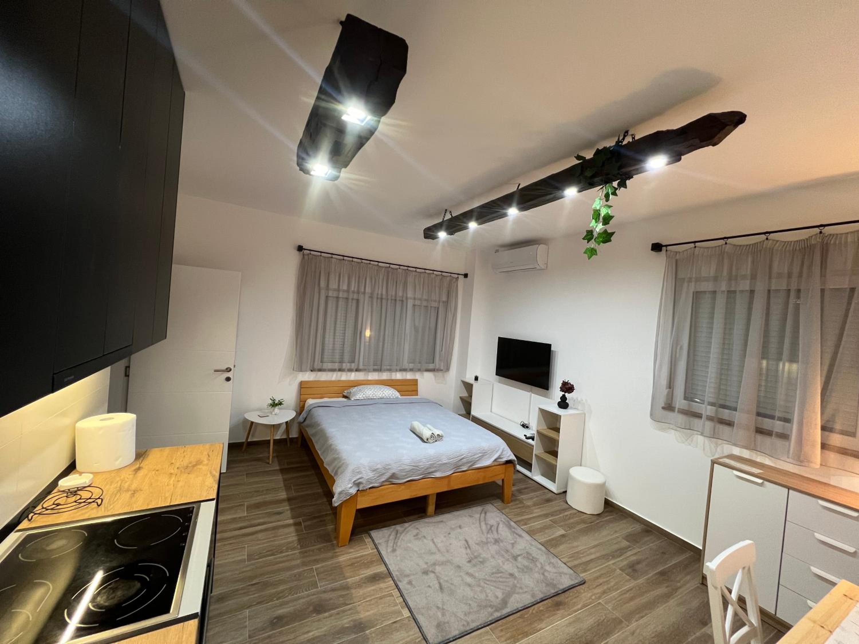 Deluxe Studio