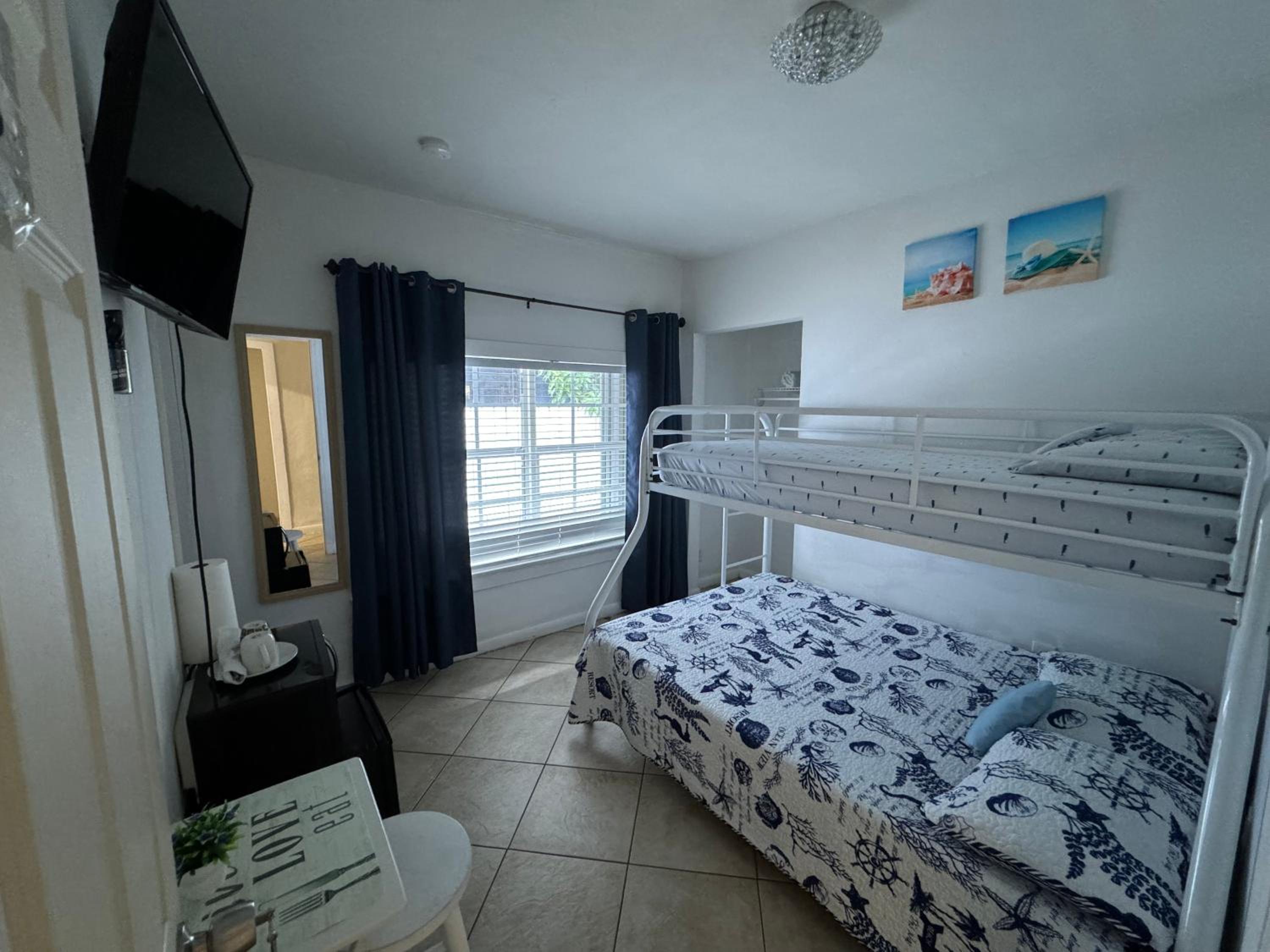 Triple Room with Private Bathroom photo 1