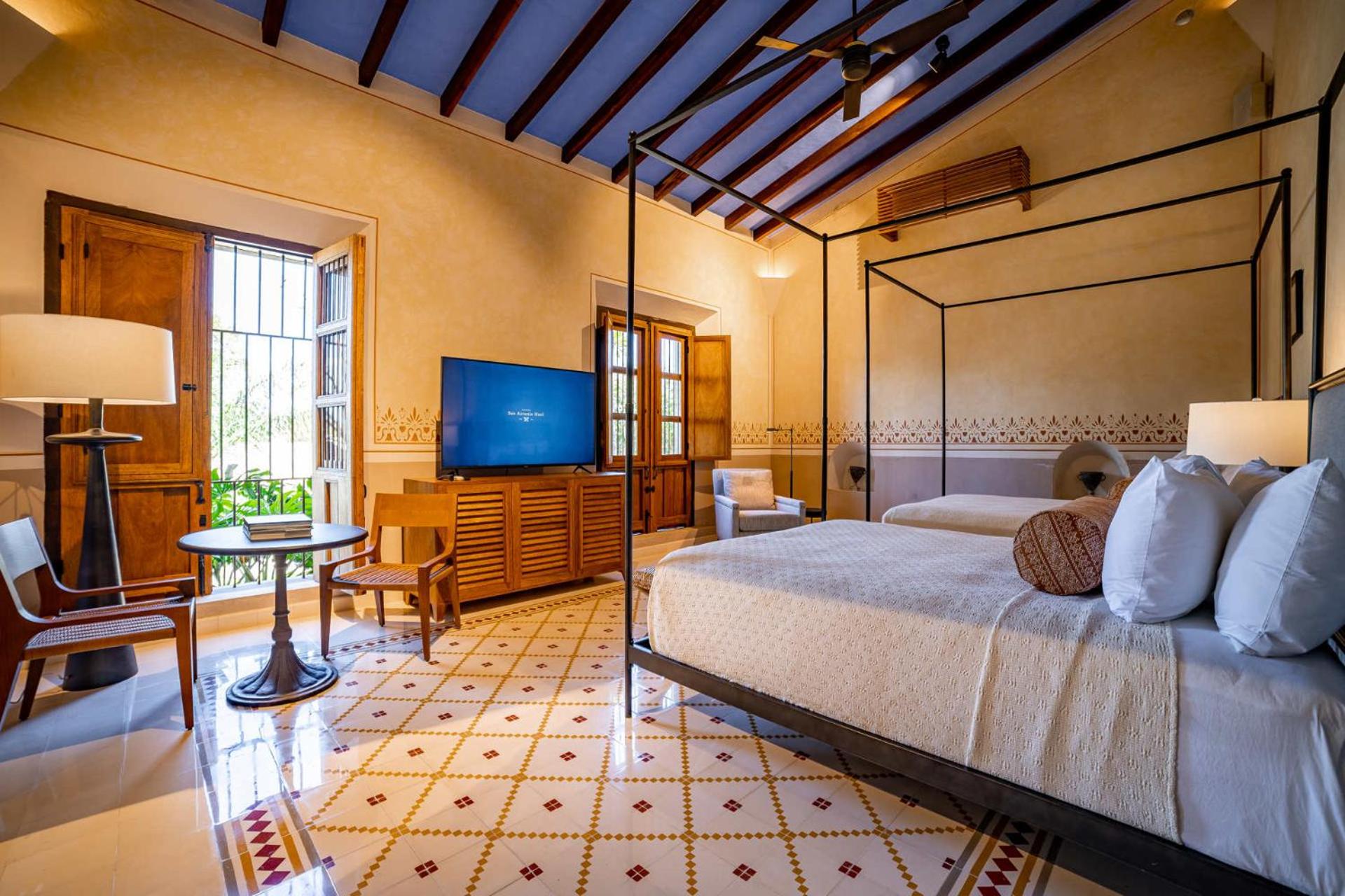 Superior Suite - Photo 6