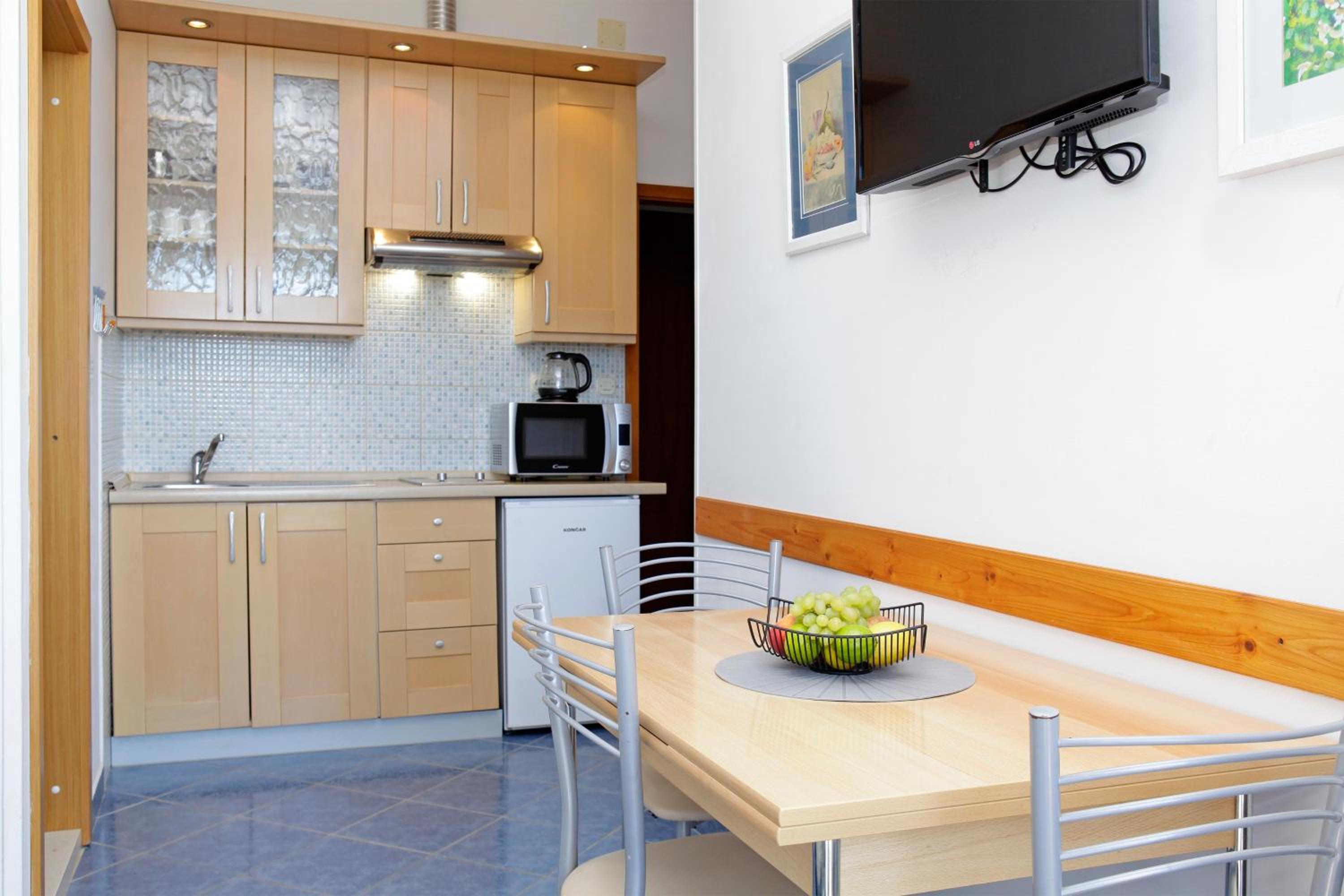 One Bedroom Apartment with Balcony photo 3