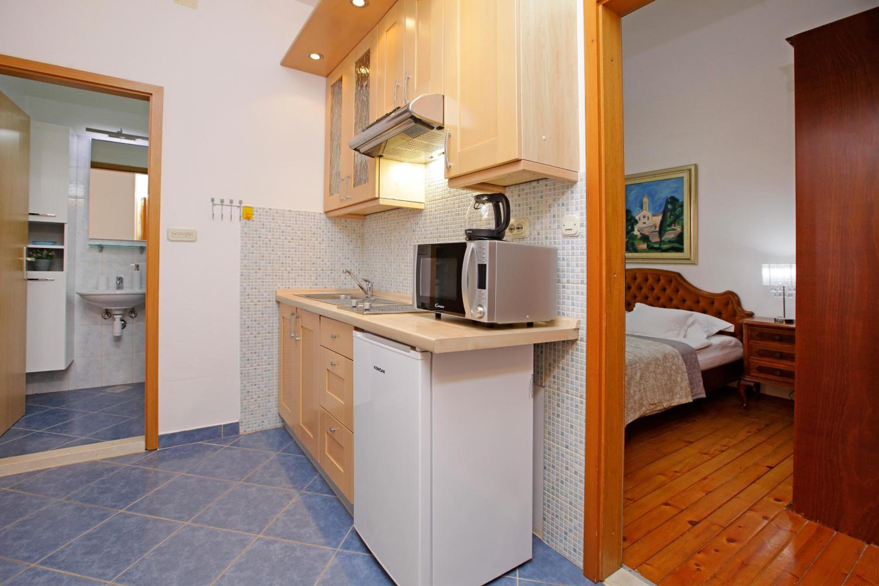 One Bedroom Apartment with Balcony photo 2