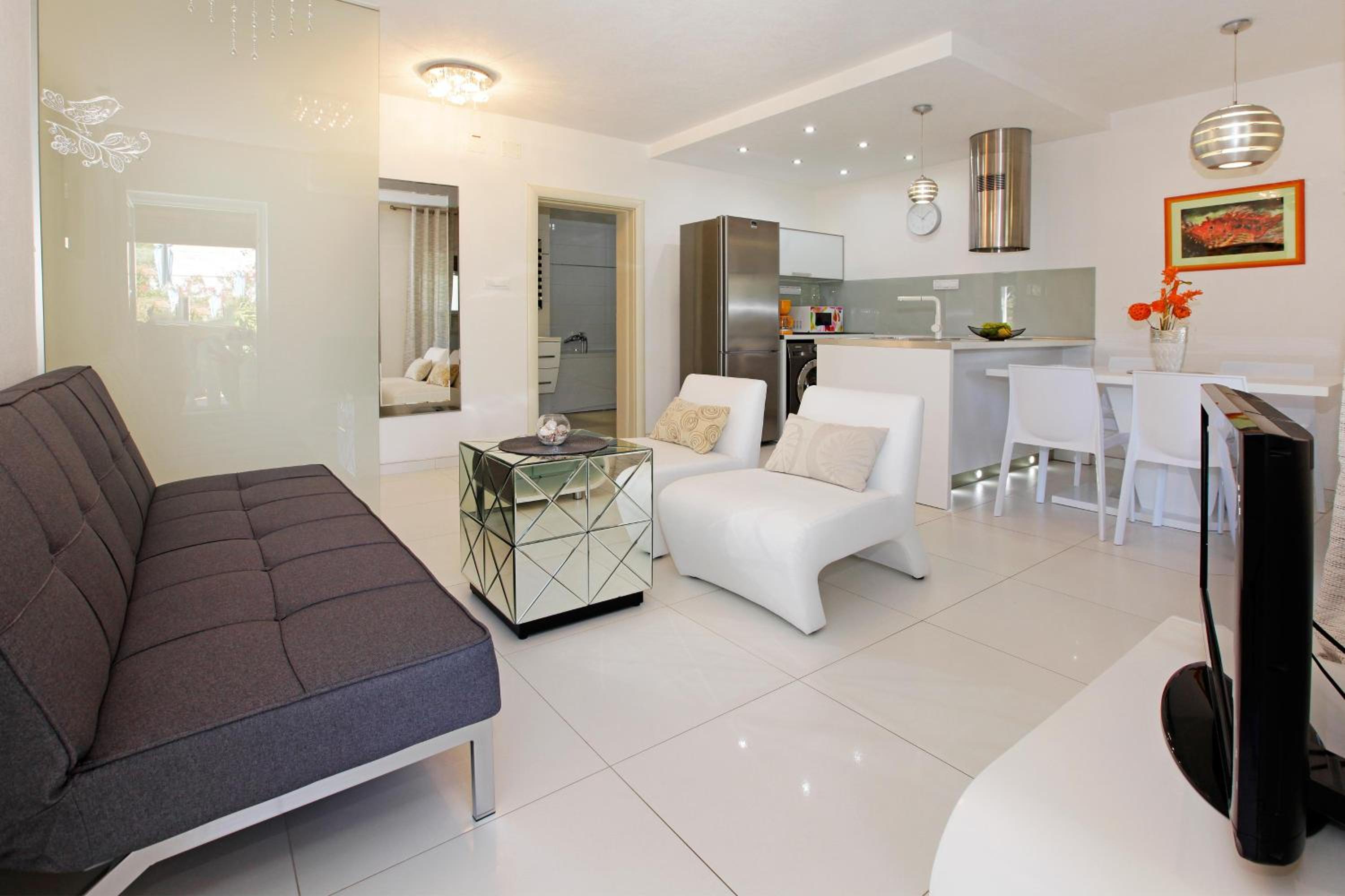 Superior One-Bedroom Apartment with Spa Bath - Photo 11