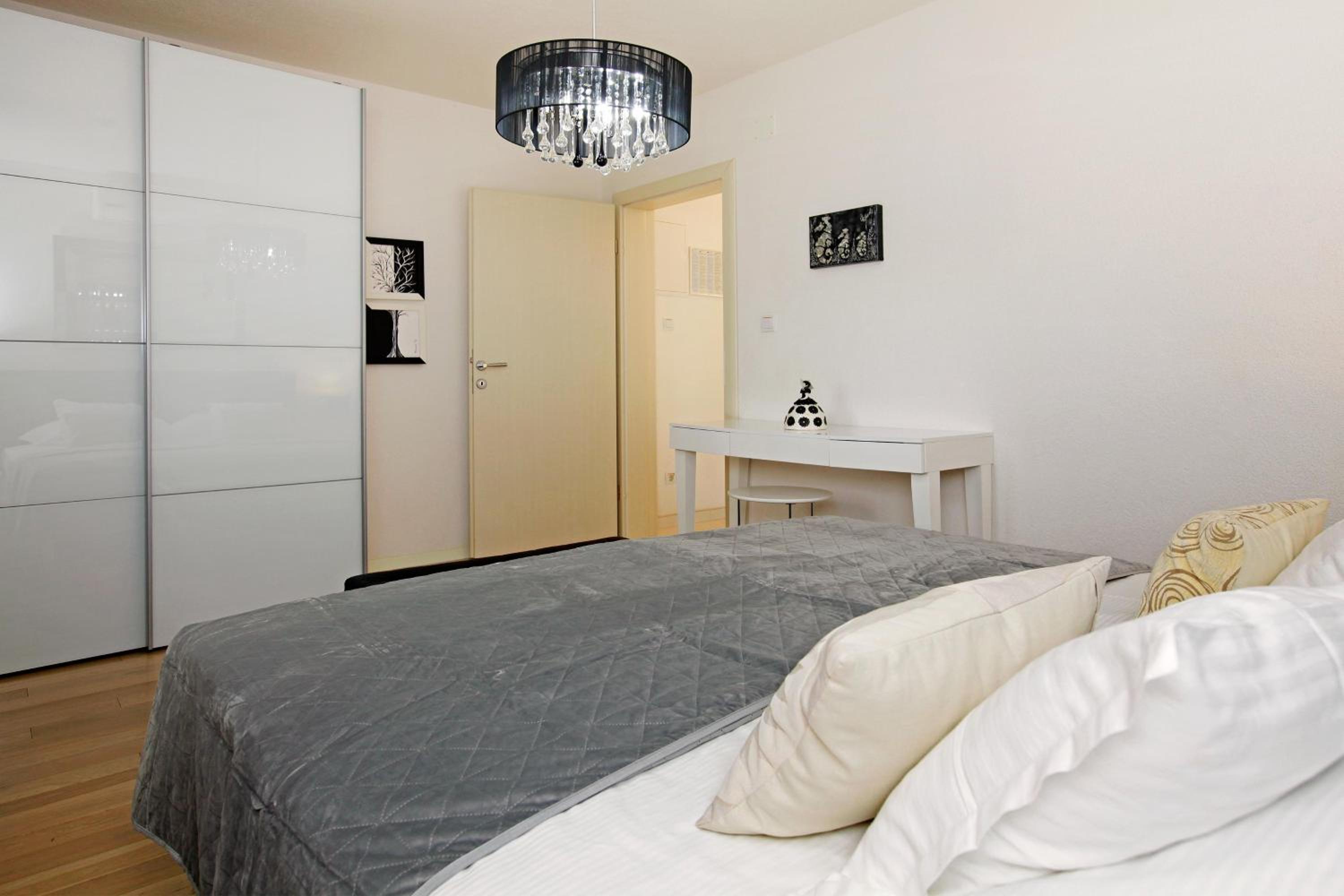 Superior One-Bedroom Apartment with Spa Bath - Photo 5