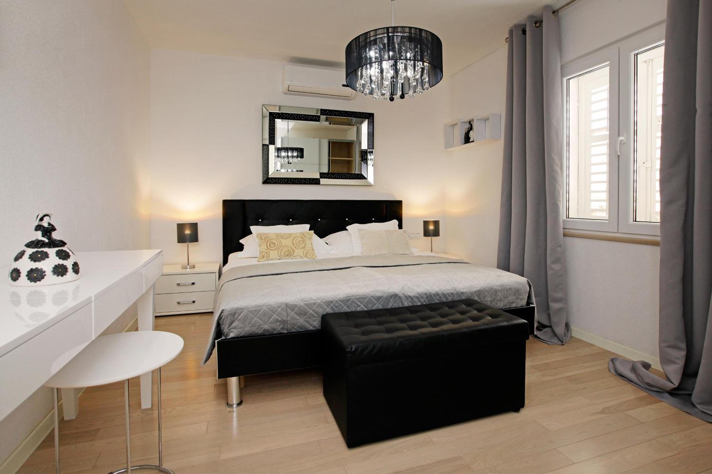 Superior One-Bedroom Apartment with Spa Bath - Photo 7