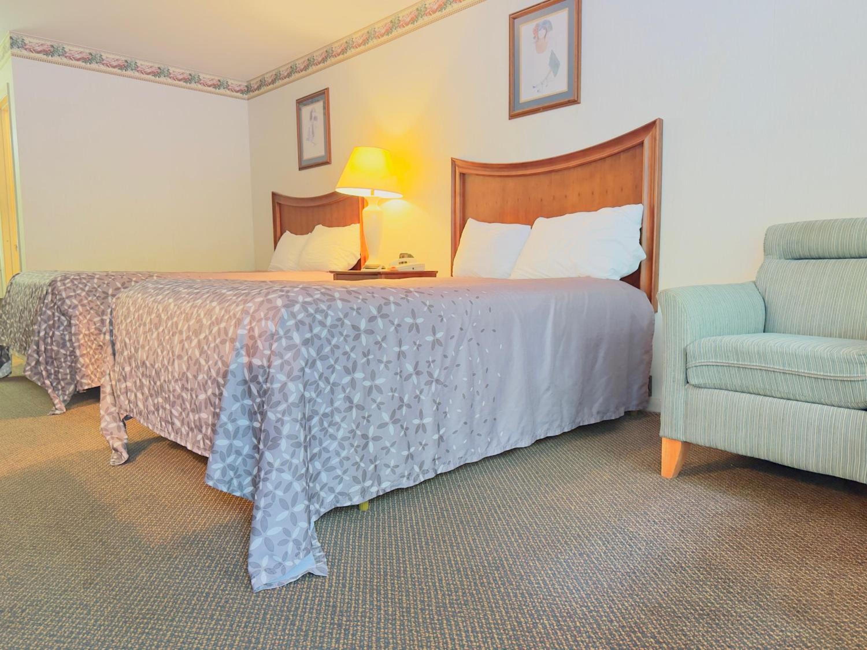 2 Queen Beds Non-Smoking - Photo 6