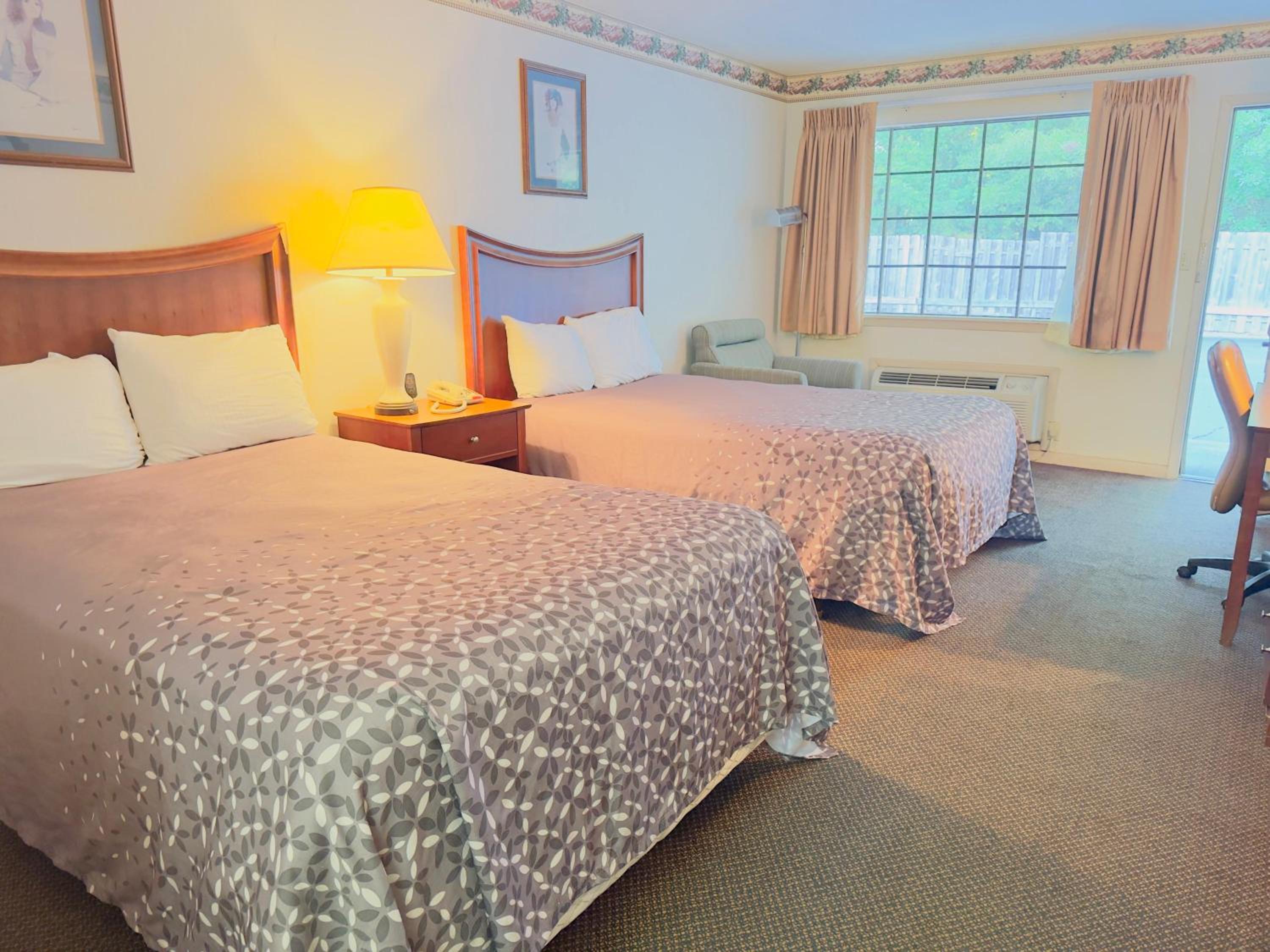 2 Queen Beds Non-Smoking - Photo 7