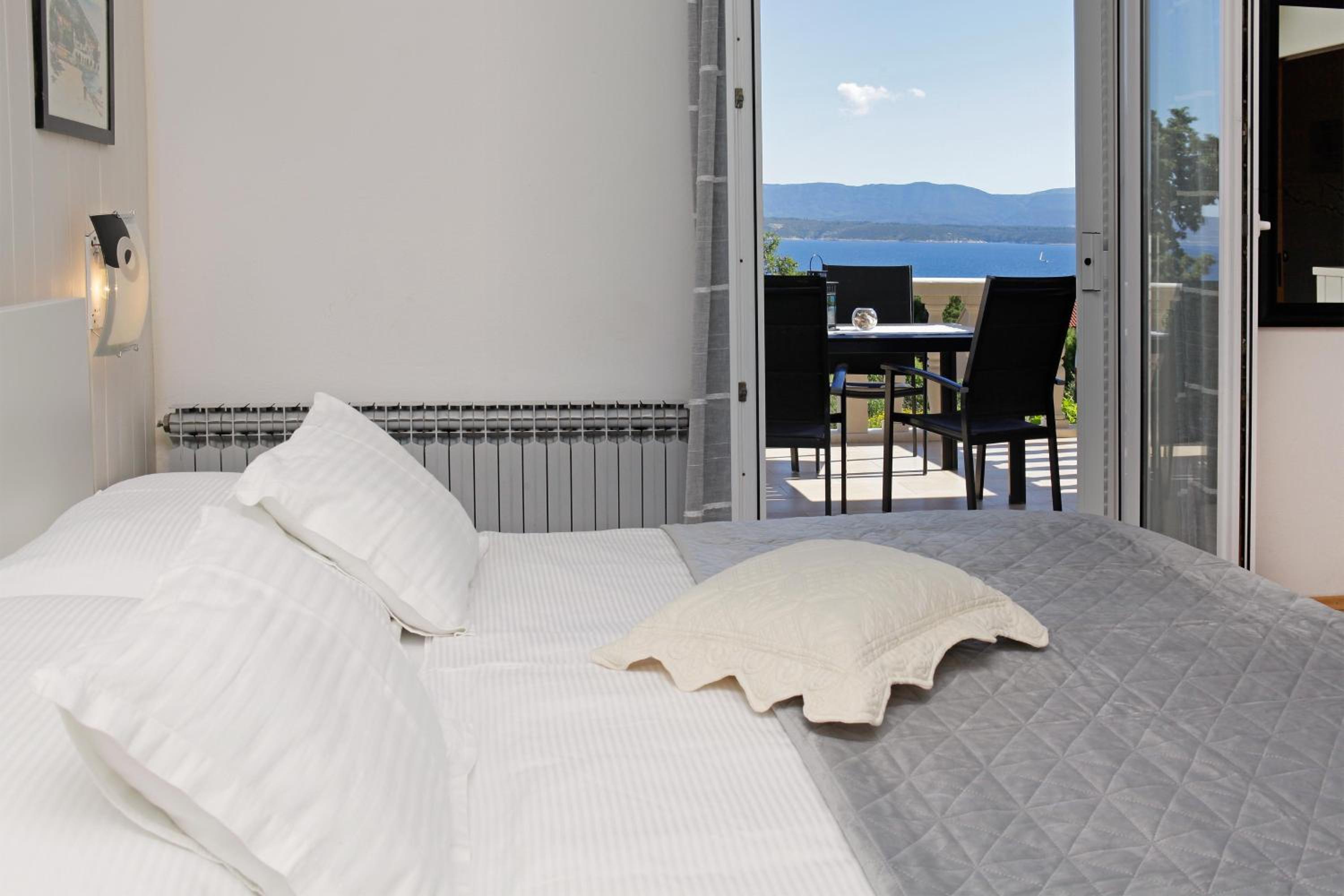 Comfort Two-Bedroom Apartment with Terrace photo 2