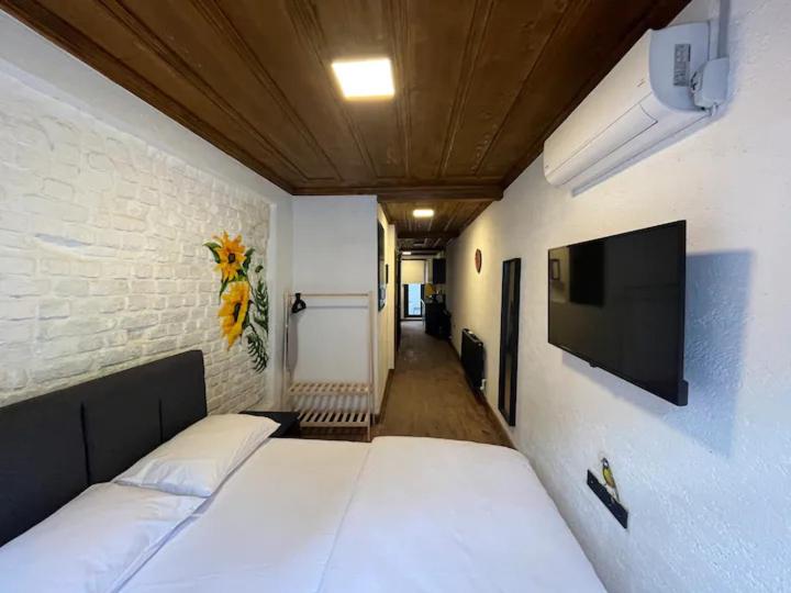 One-Bedroom Apartment With Balcony photo 3