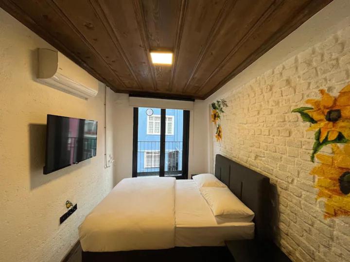 One-Bedroom Apartment With Balcony photo 2