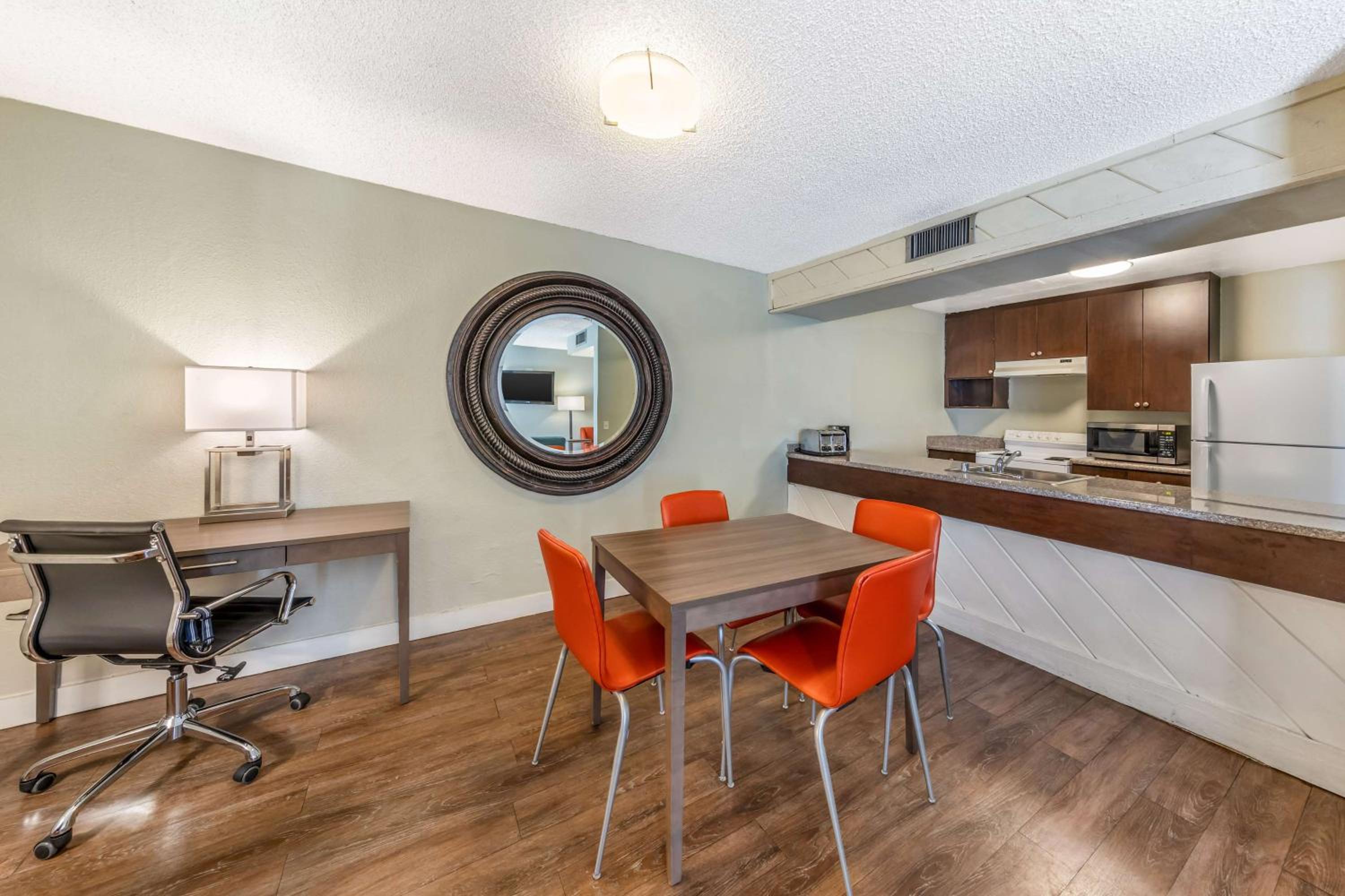 Two-Room and Two-Level King Suite with Two Double Beds and Kitchen - Photo 4