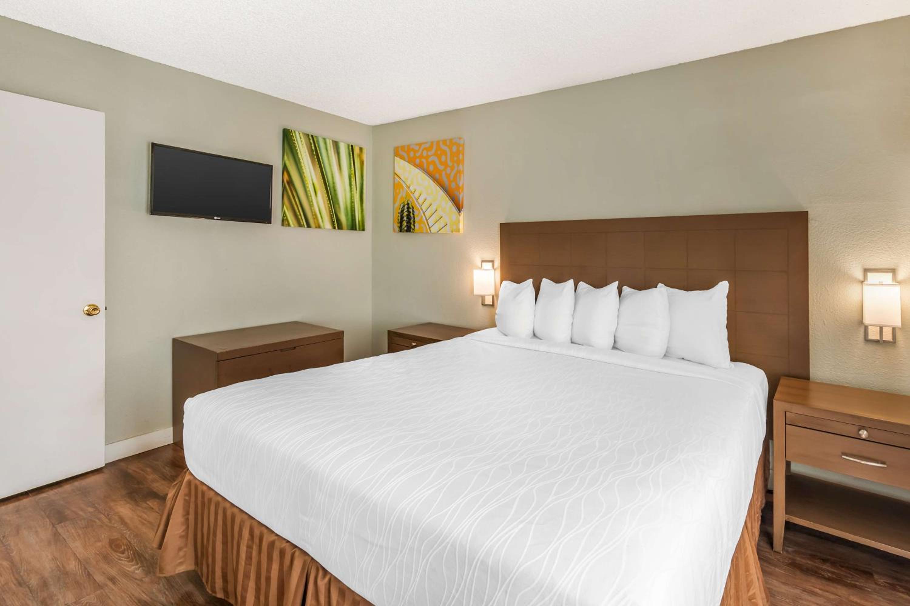Two-Room and Two-Level King Suite with Two Double Beds and Kitchen - Photo 2