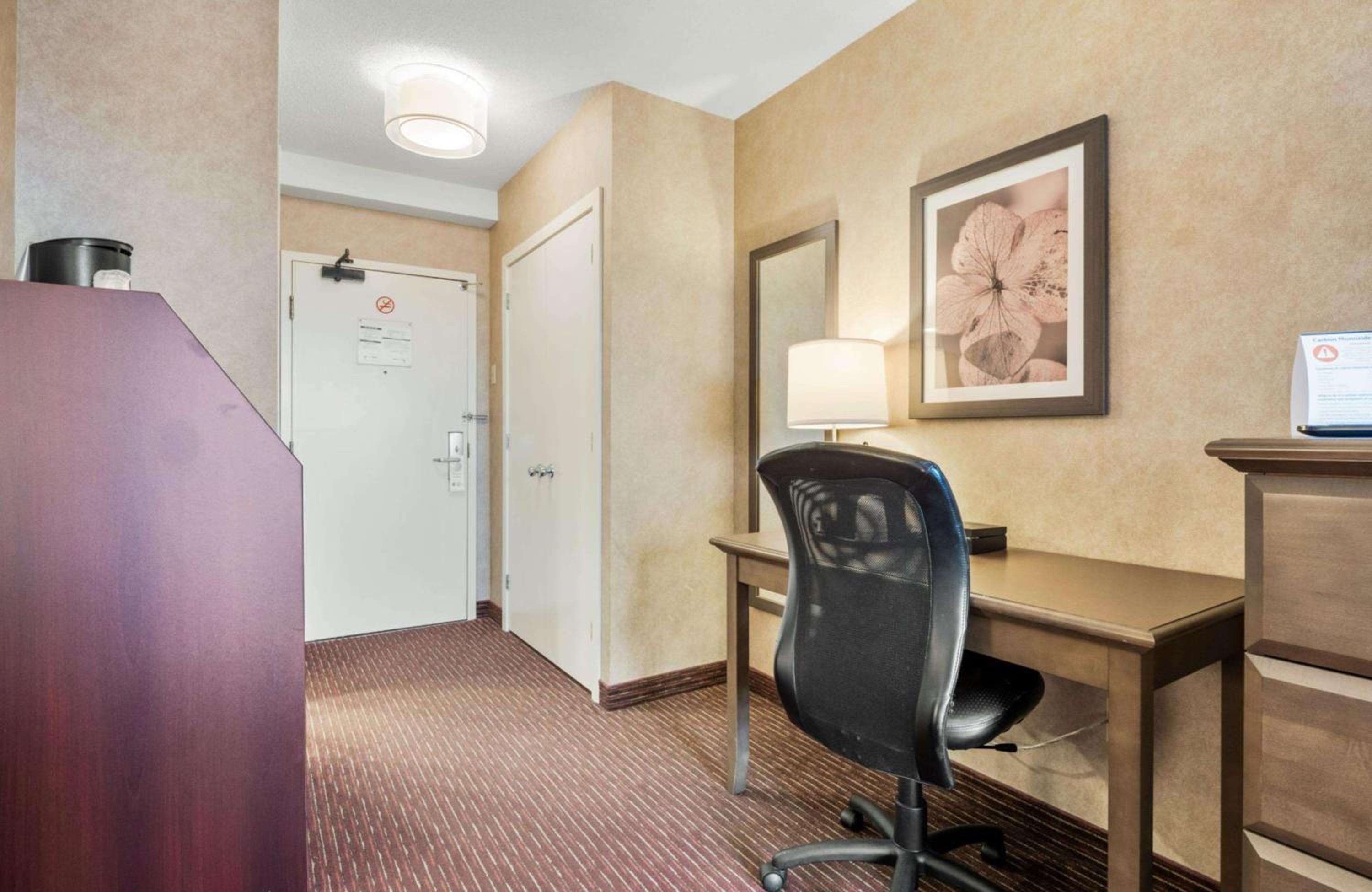 King Room - Non-Smoking photo 3