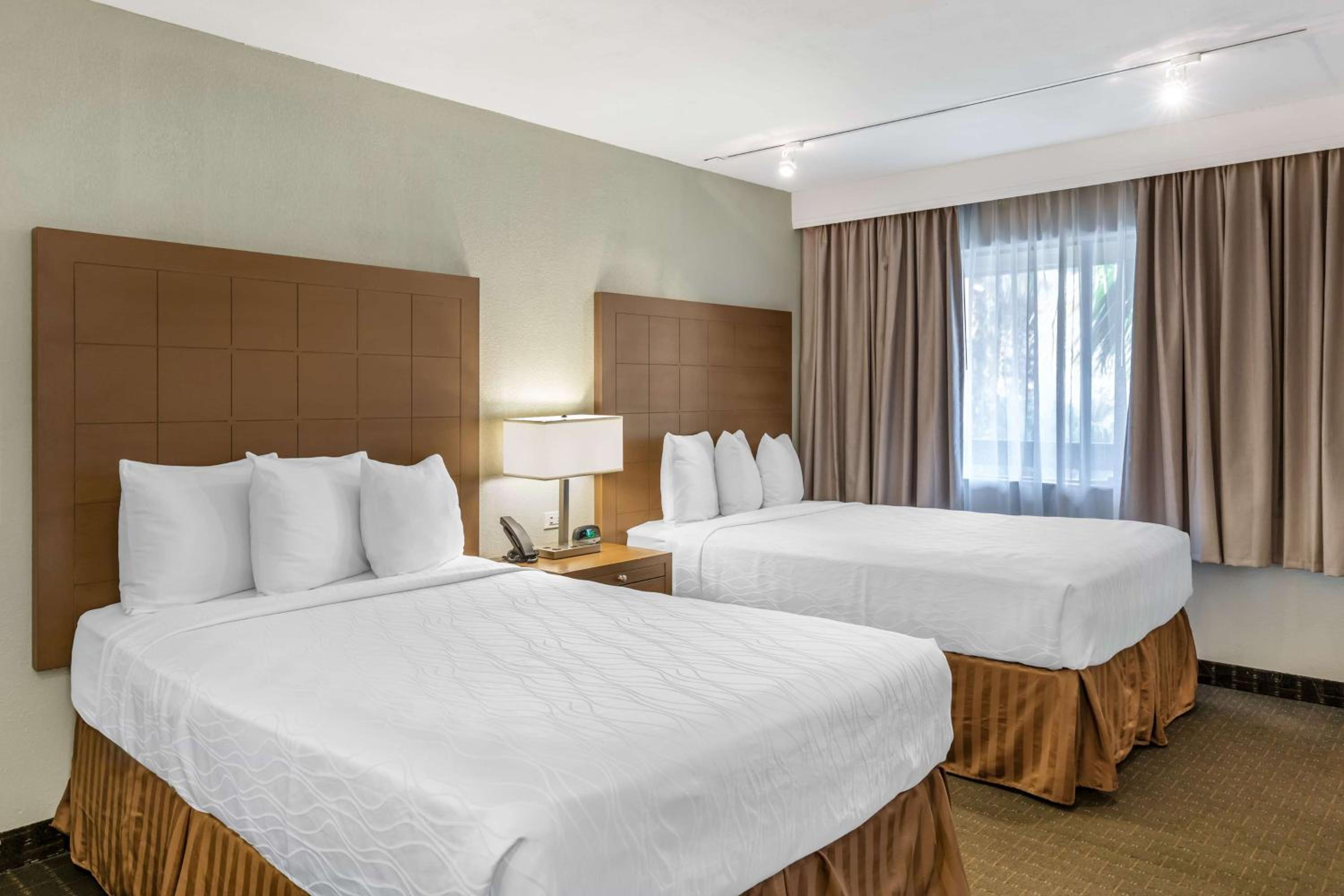Double Room with Two Double Beds - Non-Smoking - Photo 1