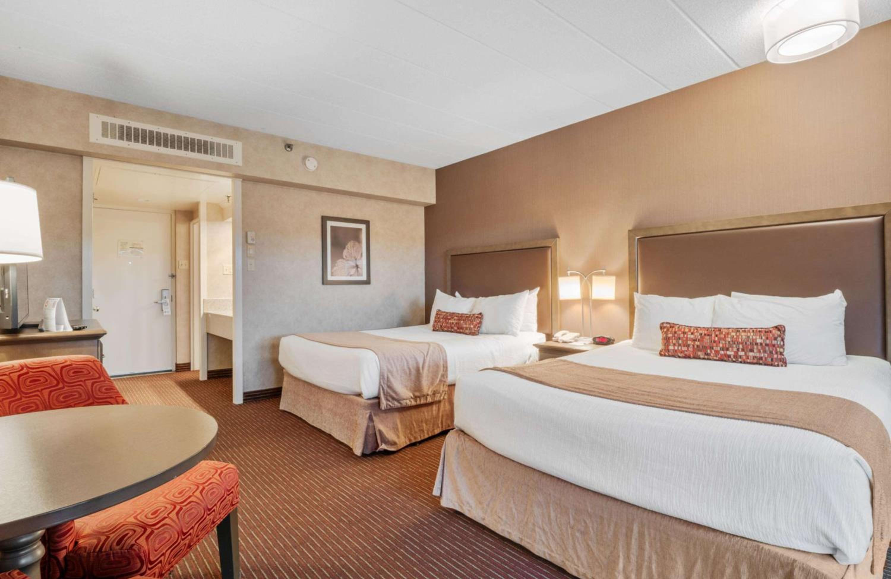 Queen Room with Two Queen Beds with Courtyard View - Photo 2