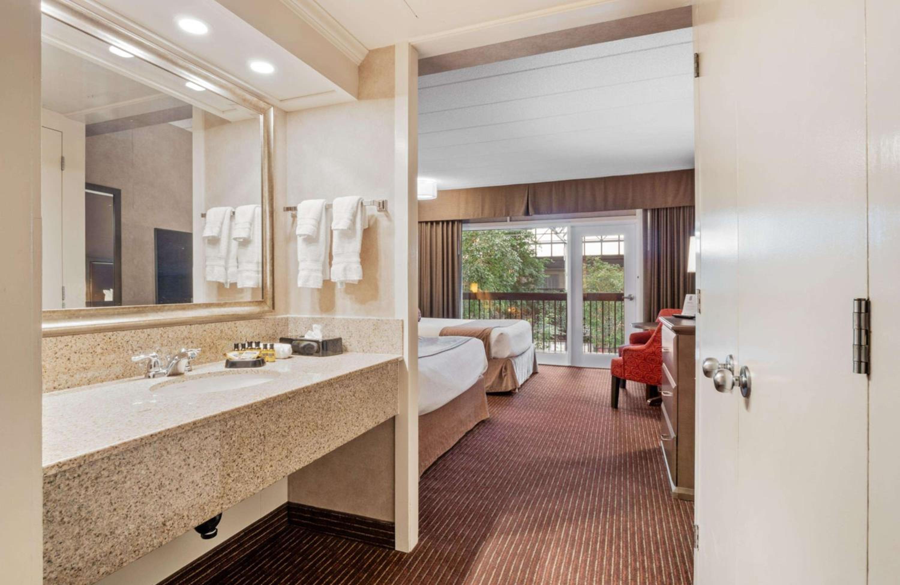 Queen Room with Two Queen Beds with Courtyard View - Photo 4