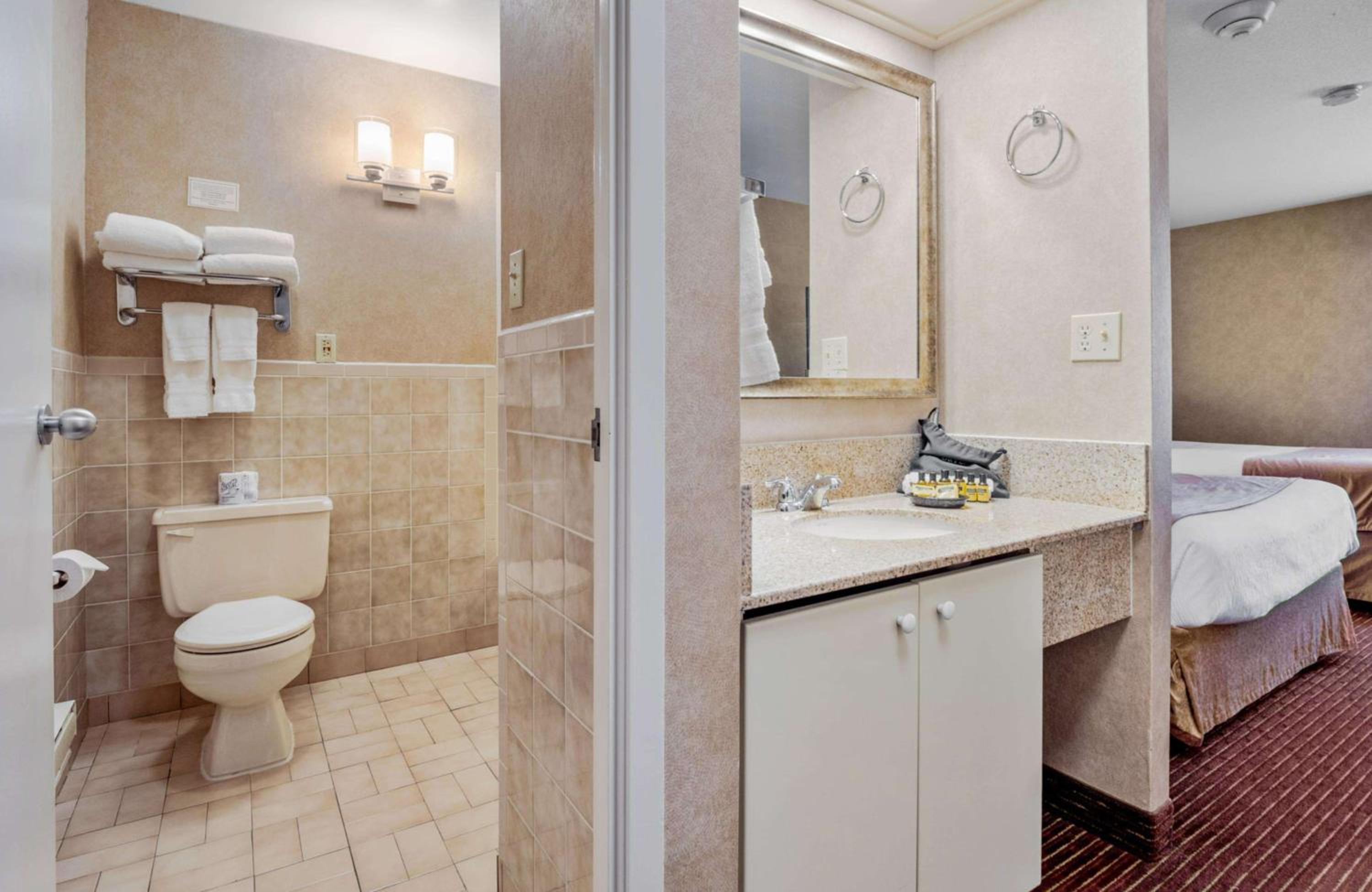 Standard Queen Room with Two Queen Beds - Guest House - Photo 4