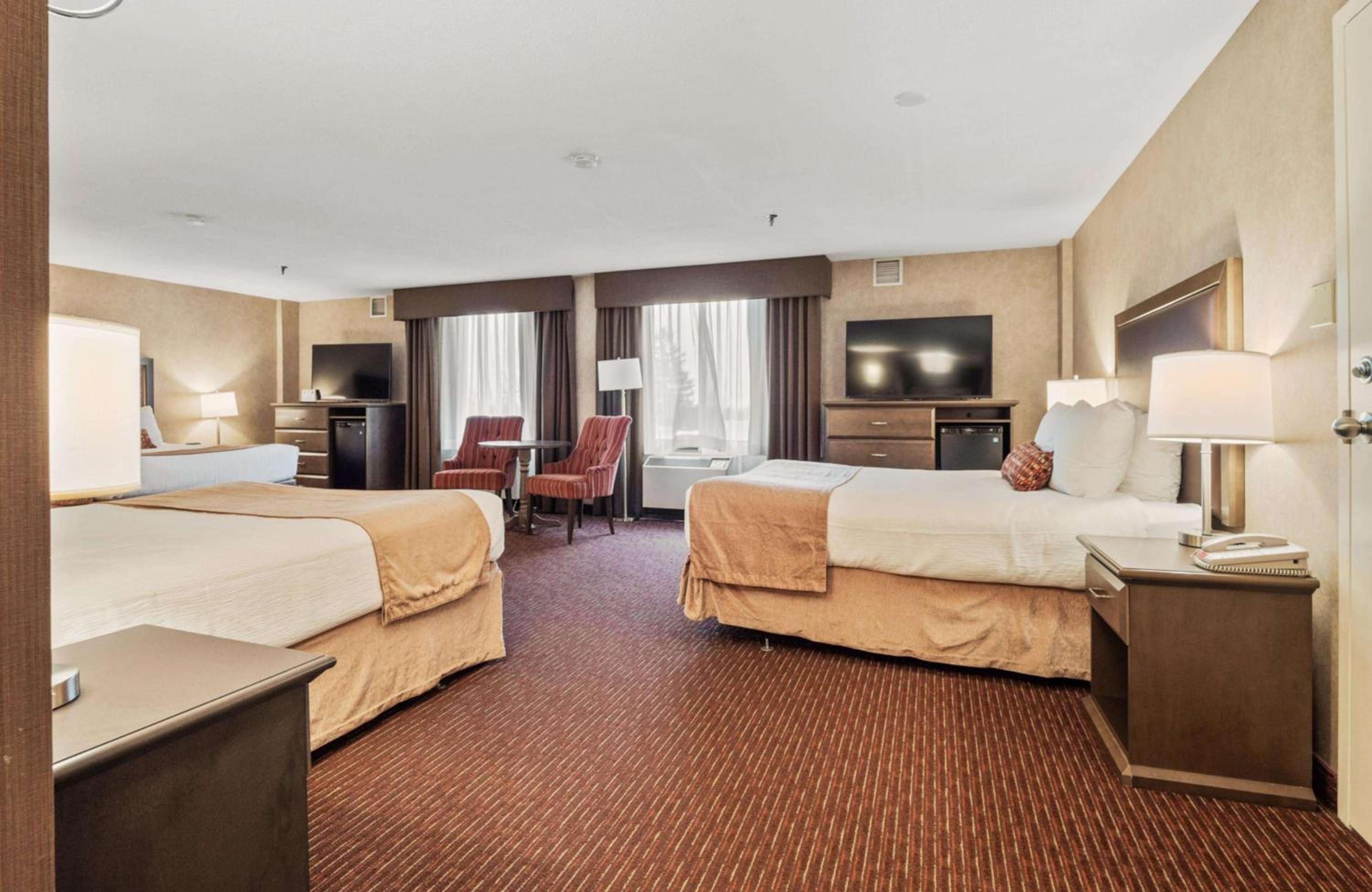 Large Queen Room With Two Queen Beds - Non-Smoking - Photo 2