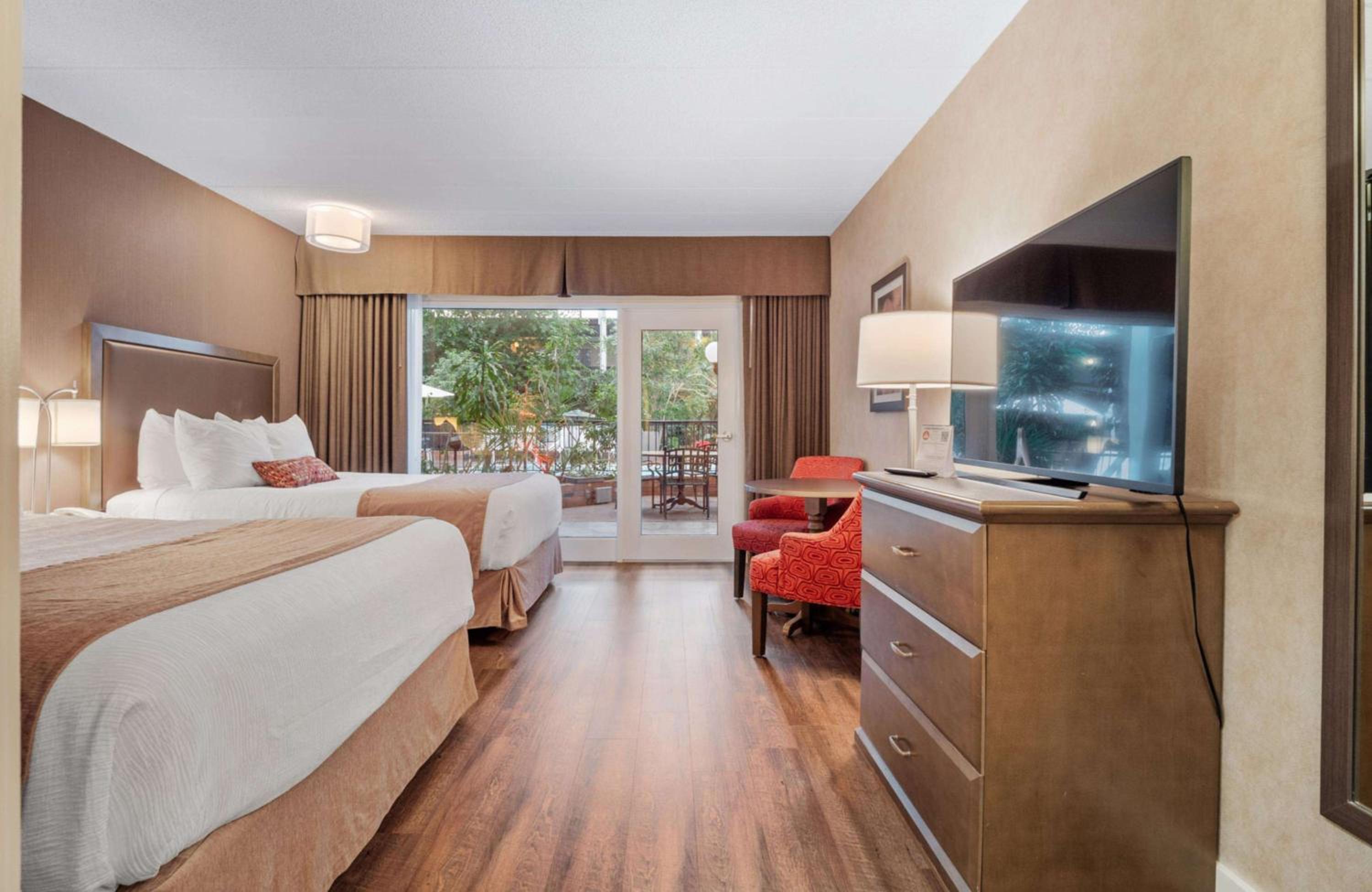 Queen Room with Two Queen Beds - Patio Access - Photo 6