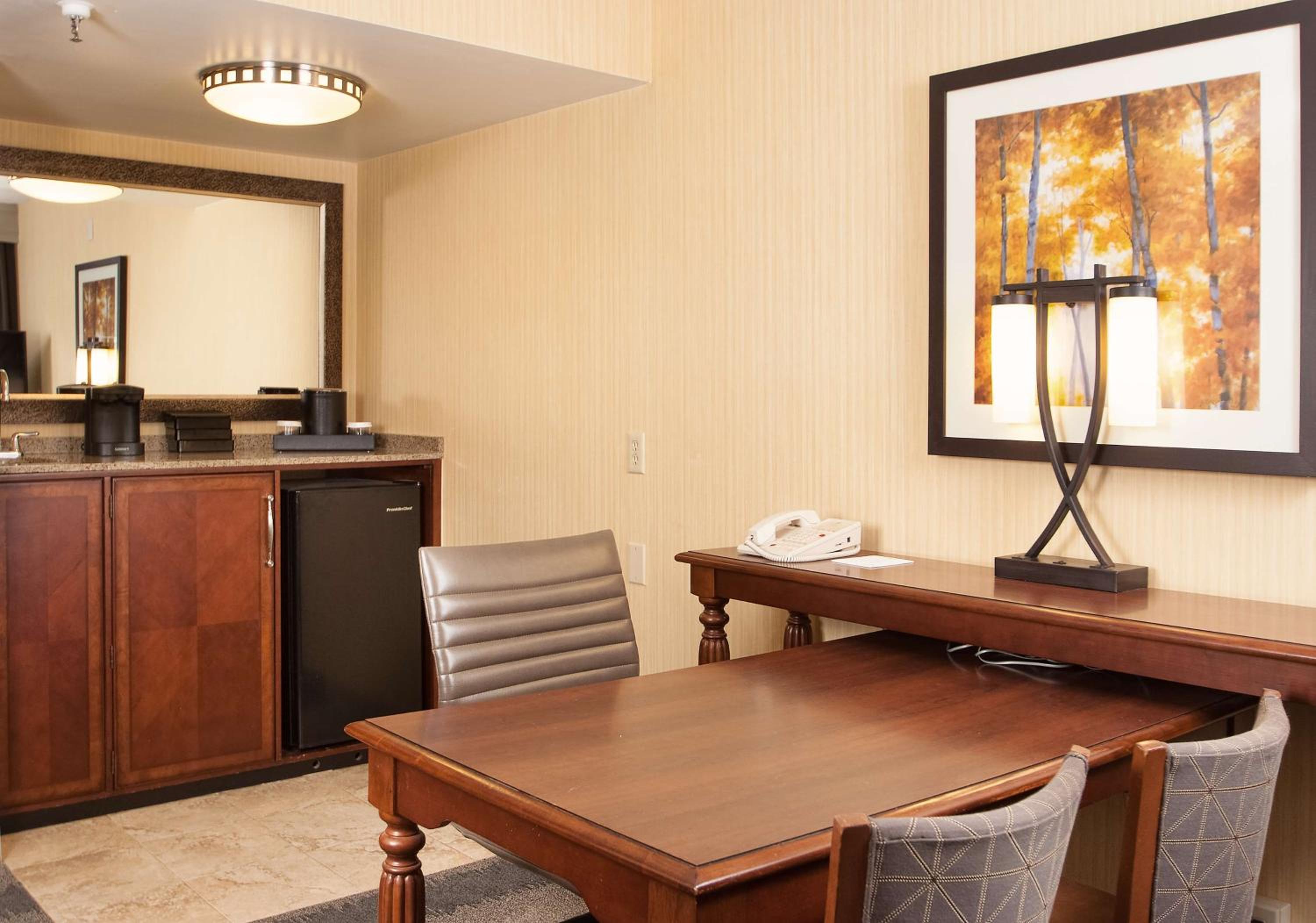 Two-Room King Suite - Non-Smoking - Photo 2
