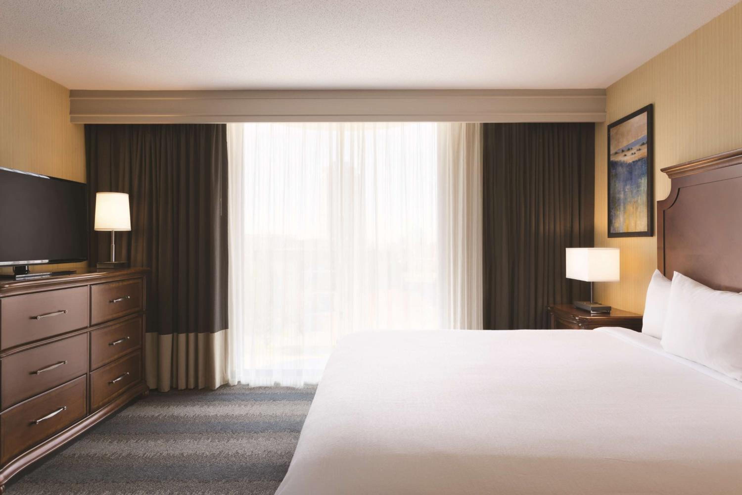 Two-Room King Suite - Non-Smoking - Photo 6