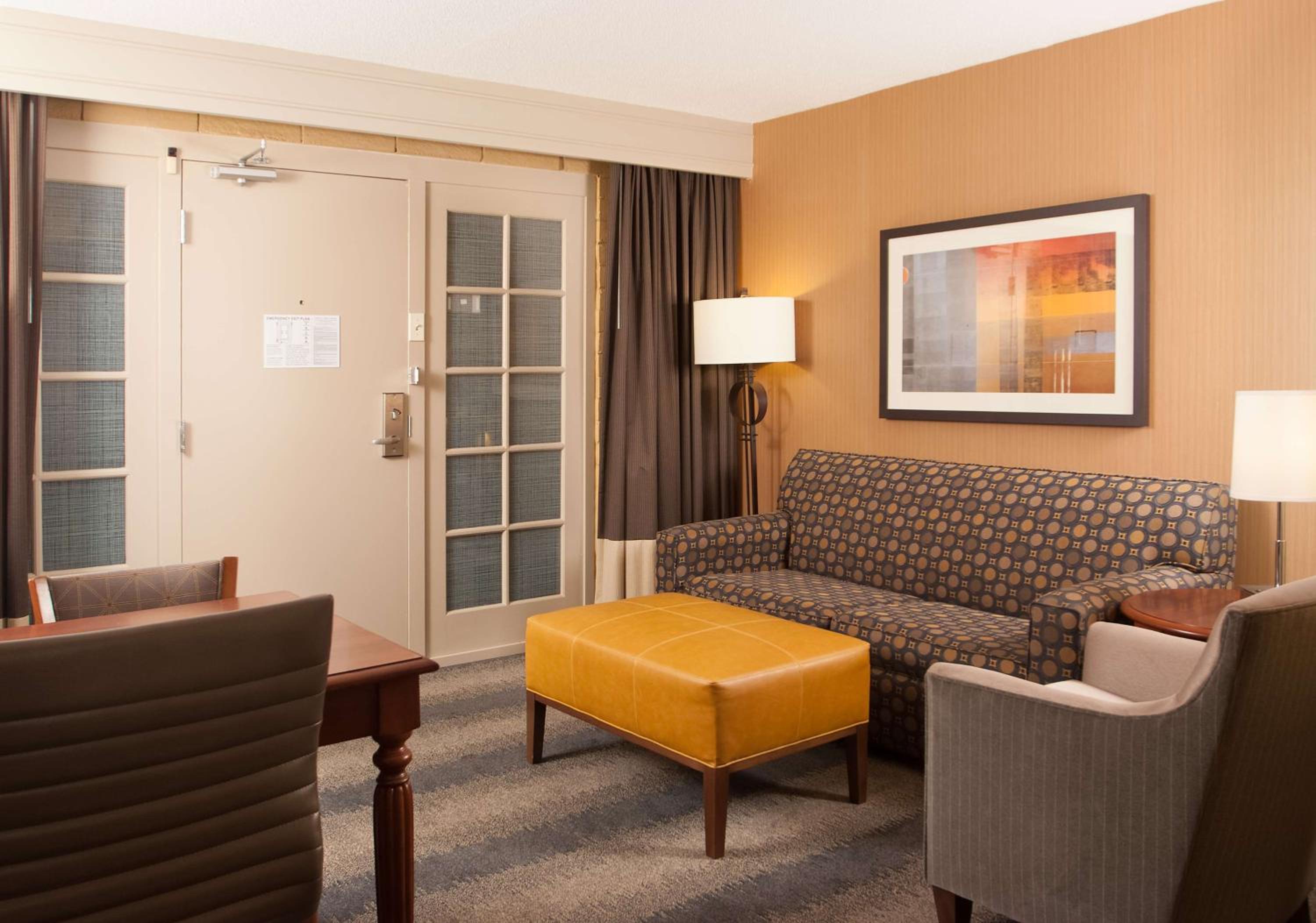 Two-Room King Suite - Non-Smoking - Photo 5