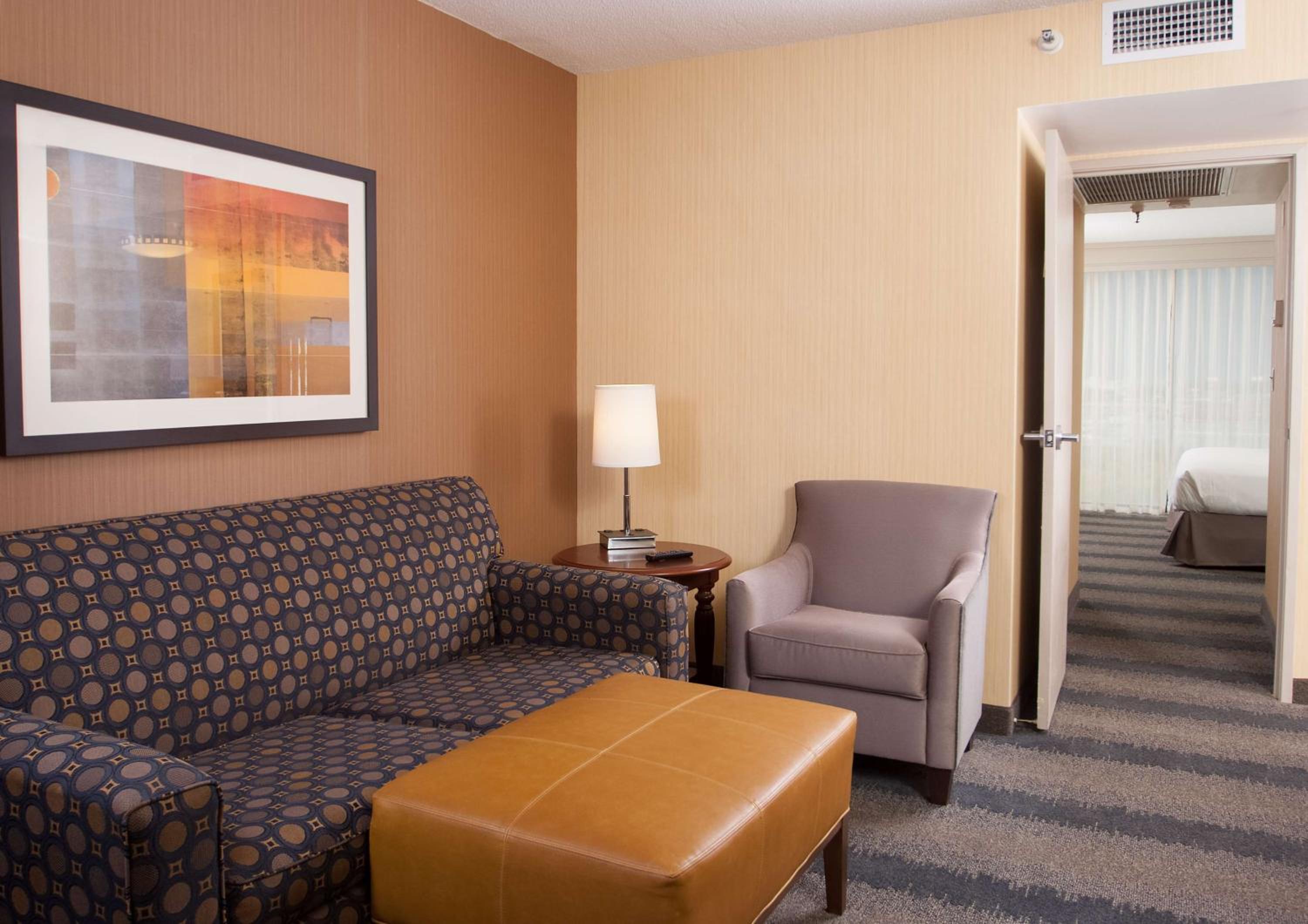 Two-Room King Suite - Non-Smoking - Photo 4