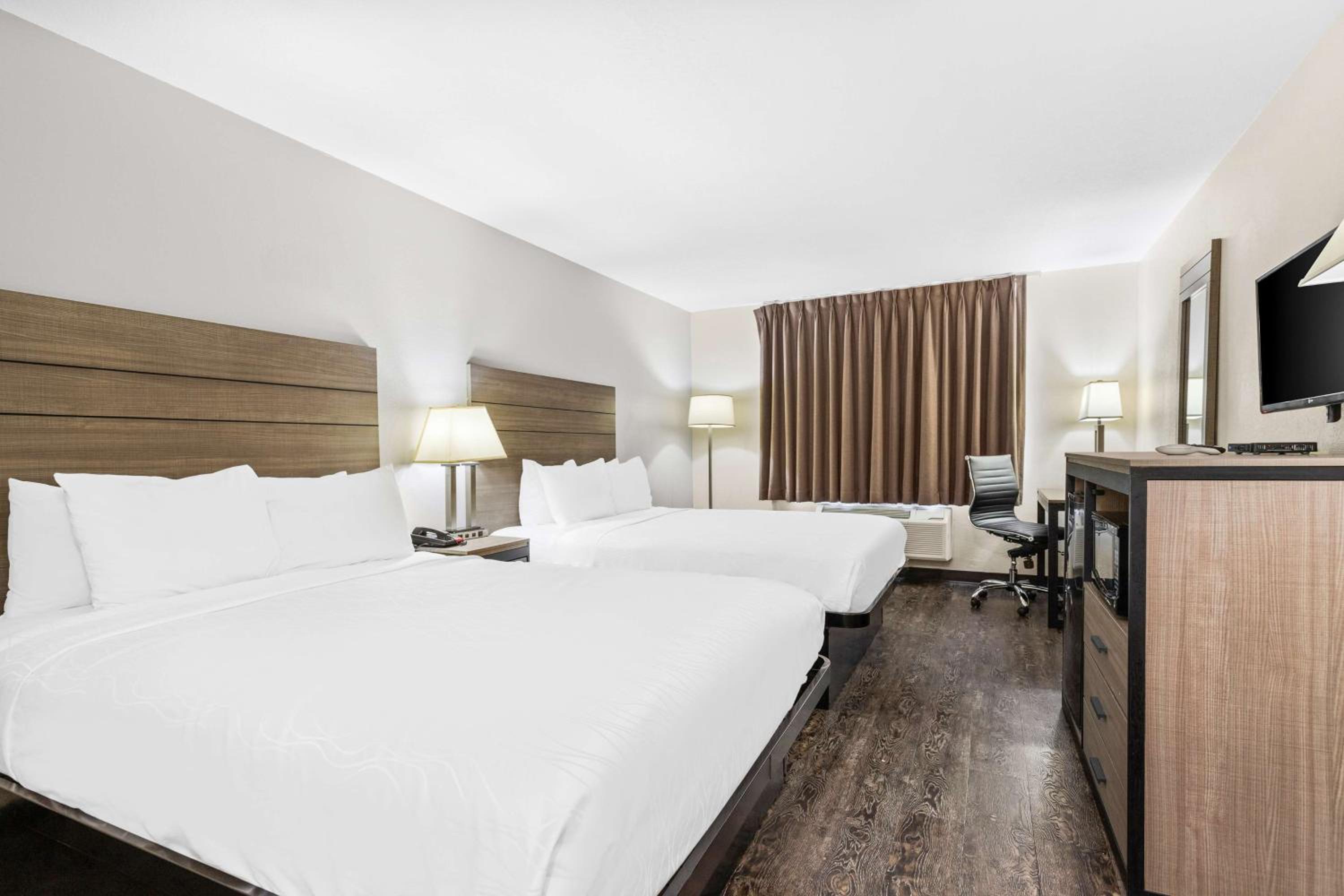 Standard Room with Two Queen Beds - Photo 1