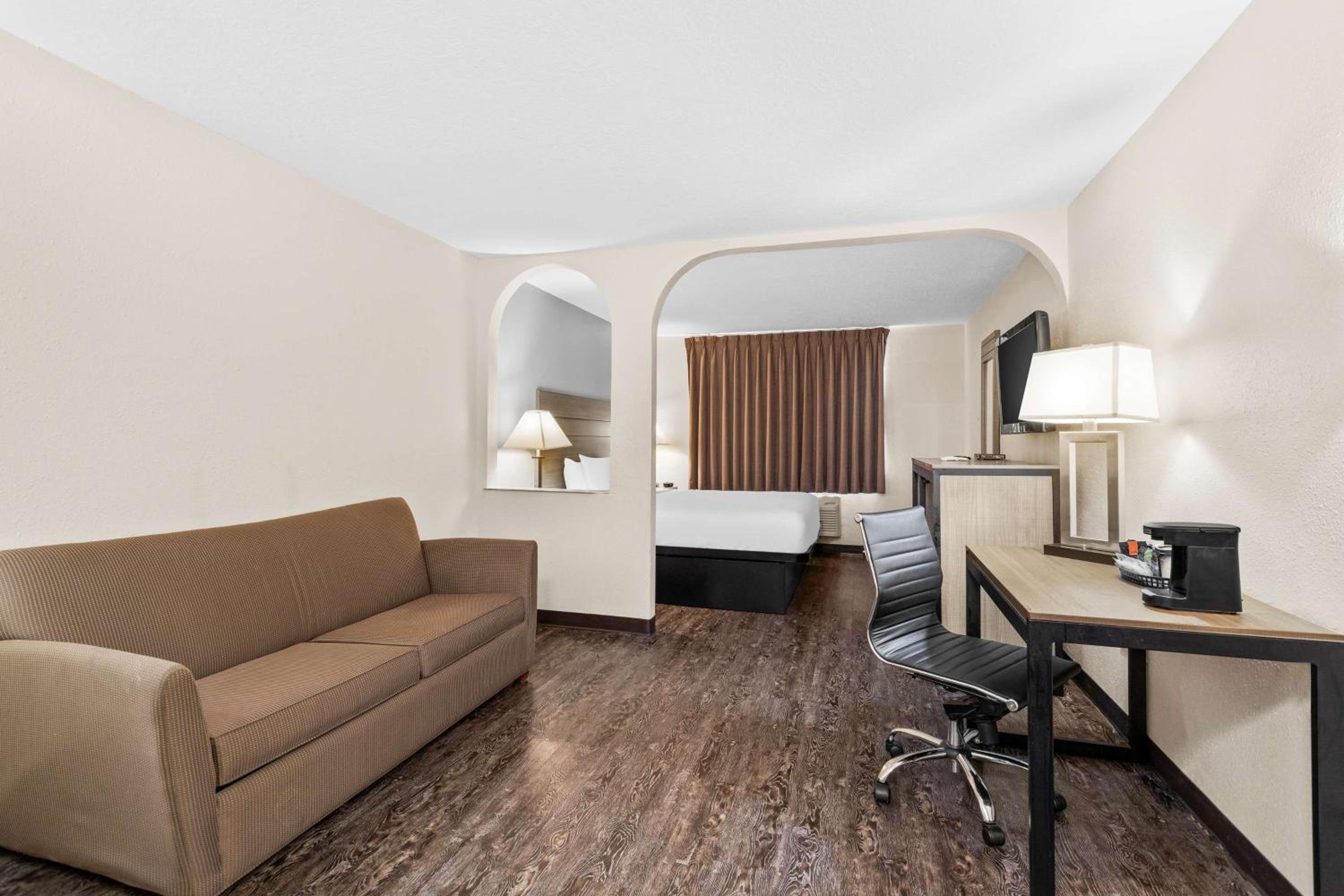 King Room with Sofa Bed - Photo 1