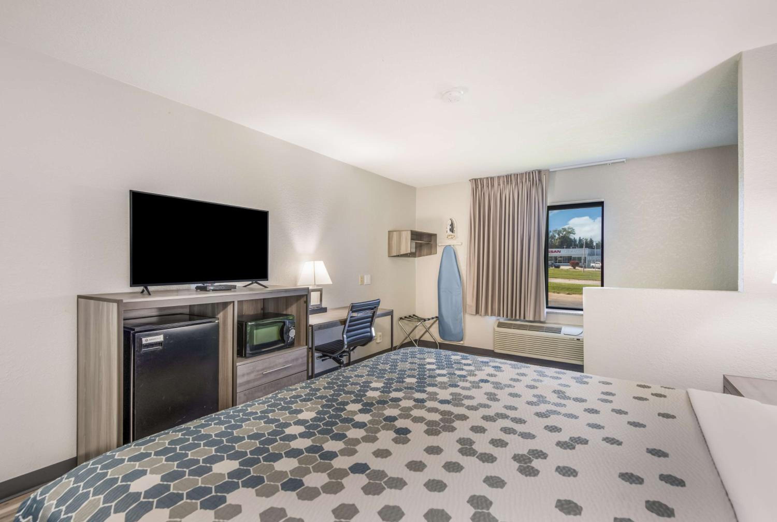 Superior King Suite - Non-Smoking