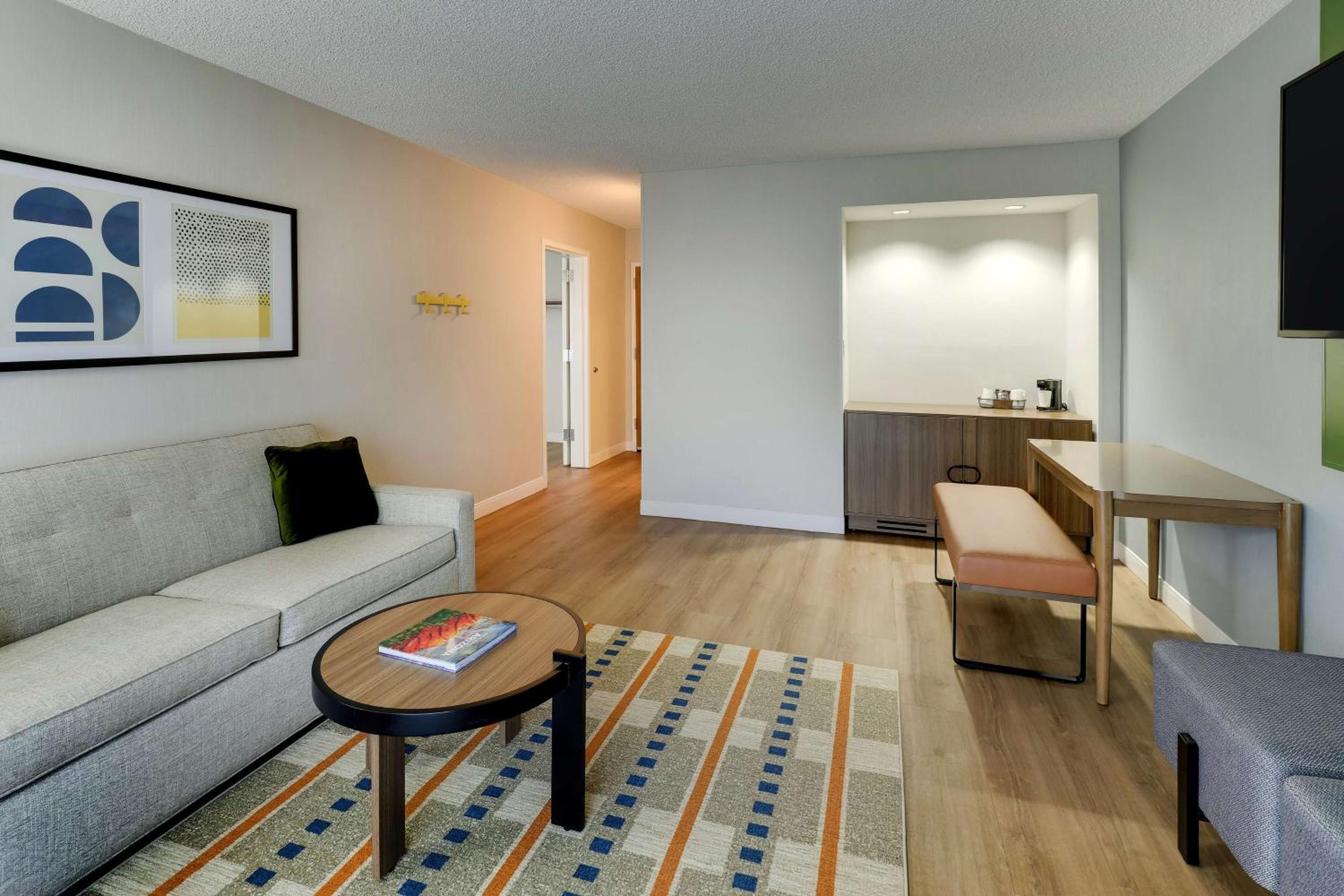 One-Bedroom King Suite - Photo 5