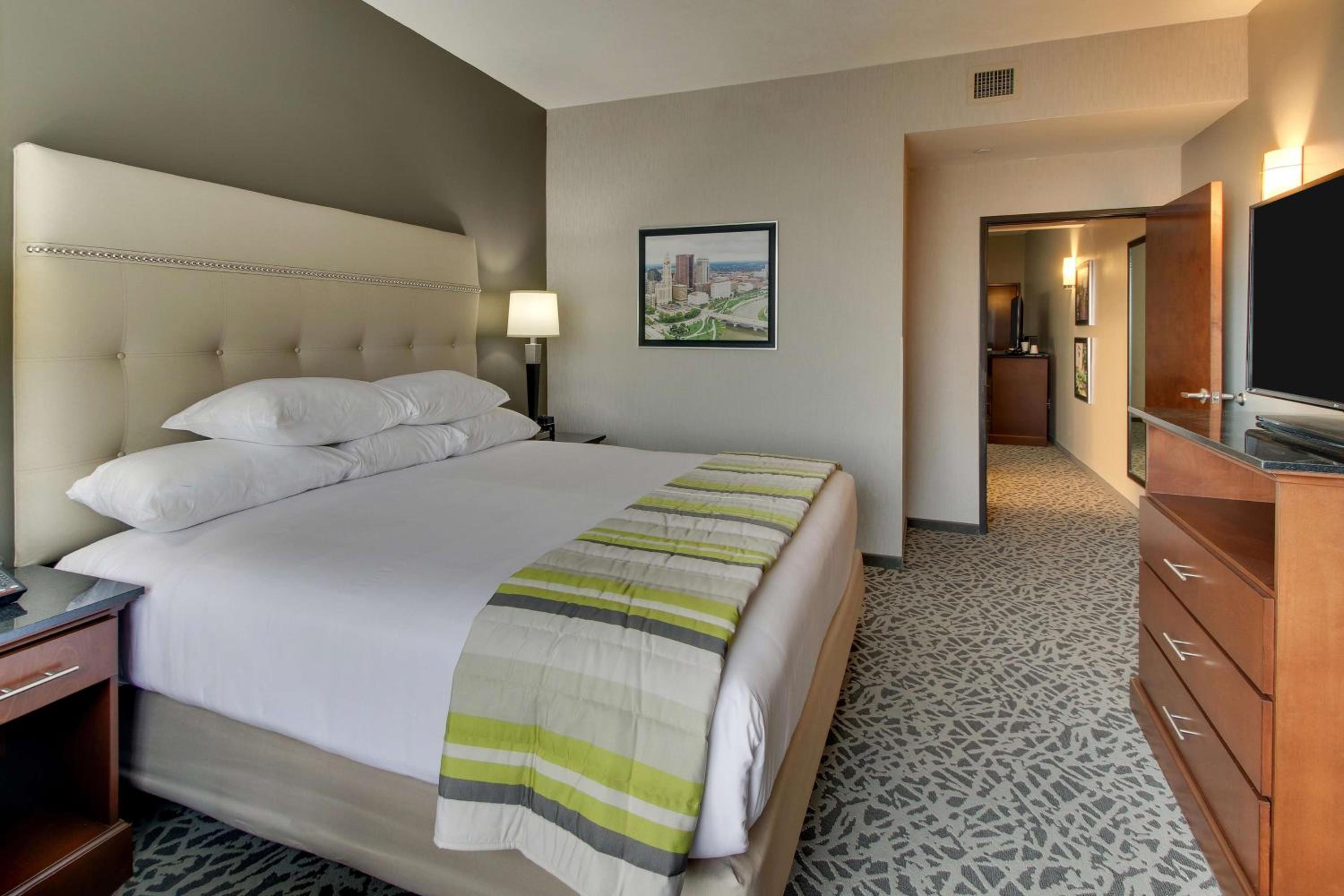 Upper Floor King Suite with Sofa Bed