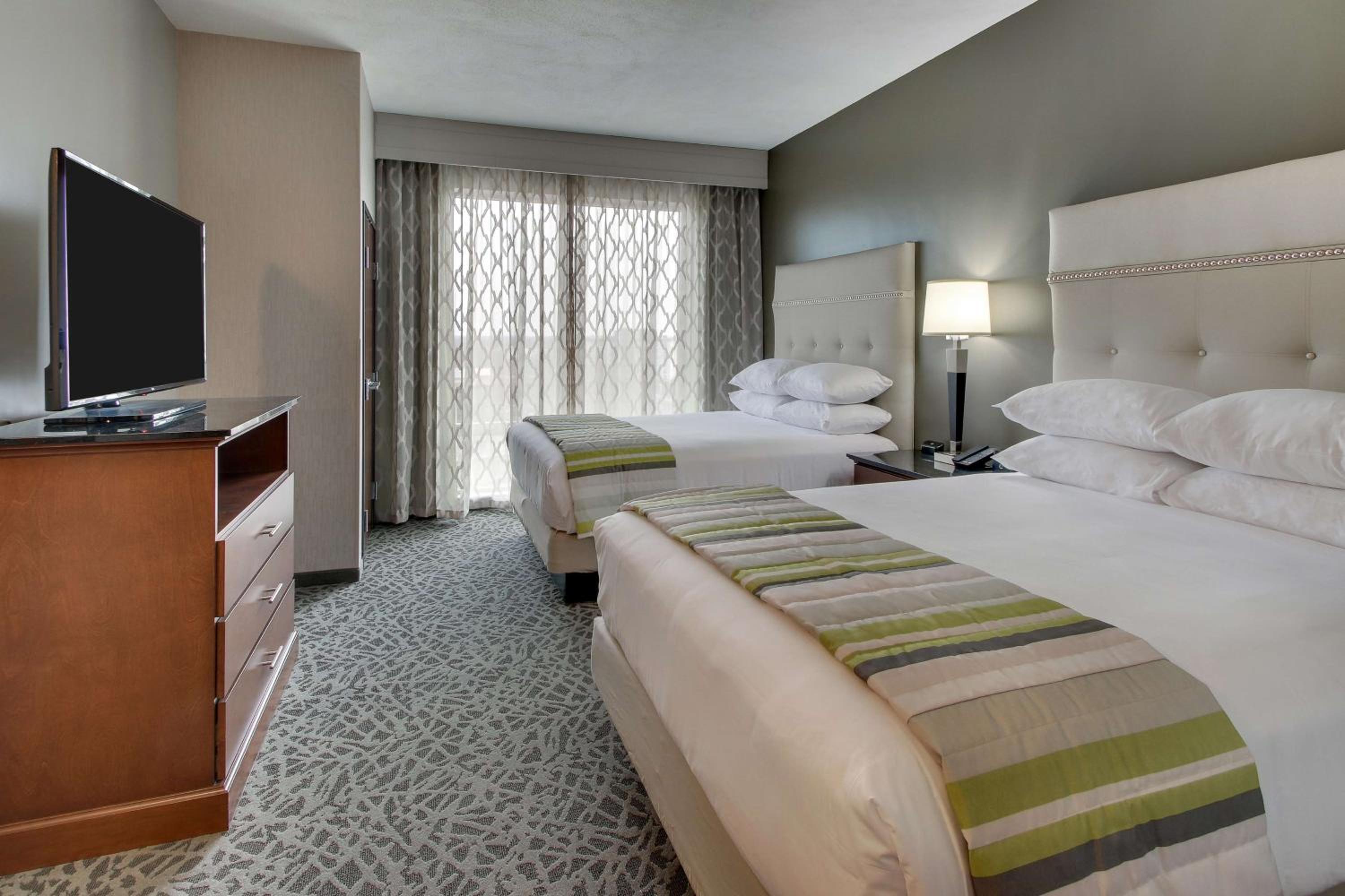 Upper Floor Queen Suite with Sofa Bed photo 2