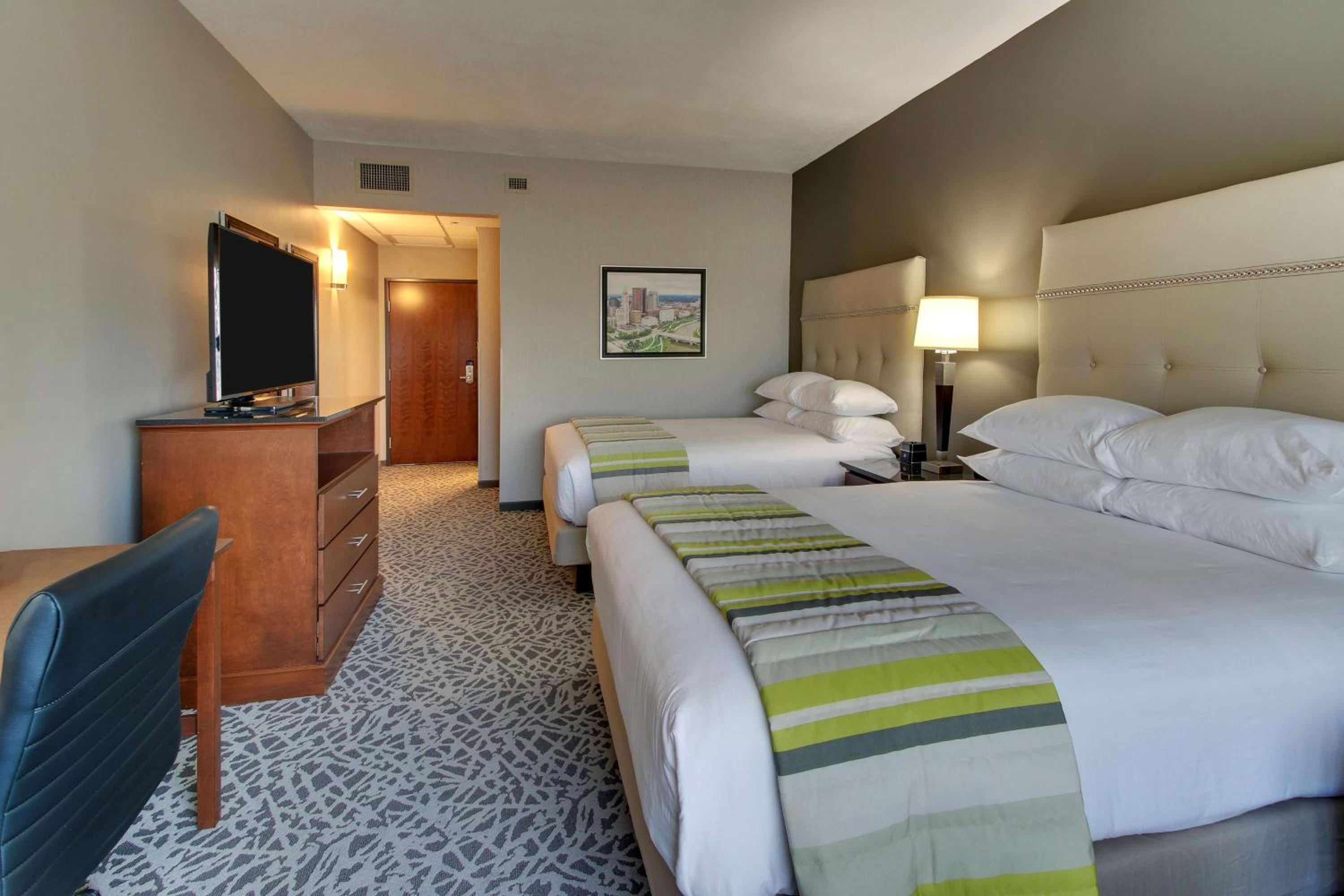 Deluxe Room with Two Queen Beds - Hearing Accessible, Tub photo 2