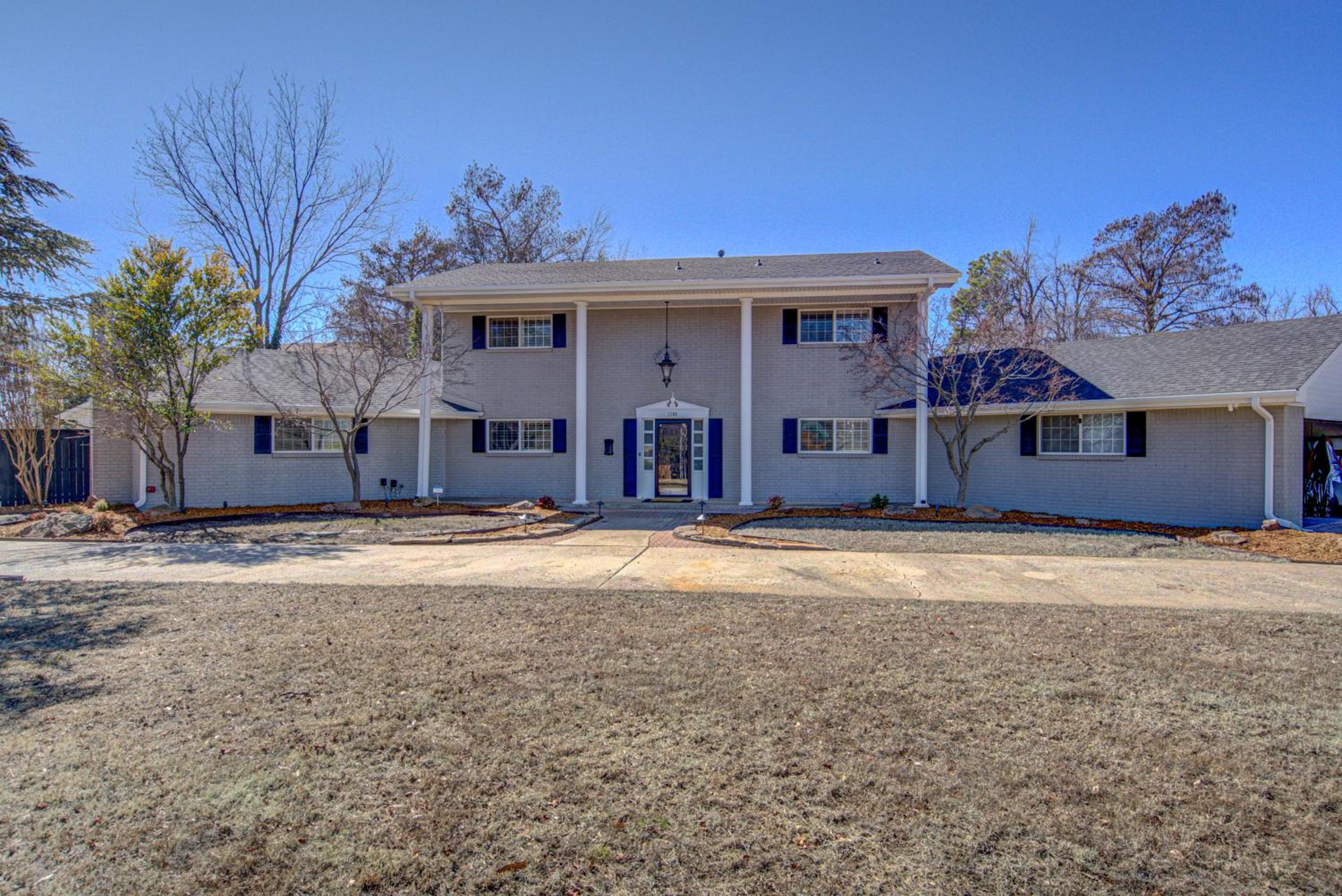 Three-Bedroom House photo 2