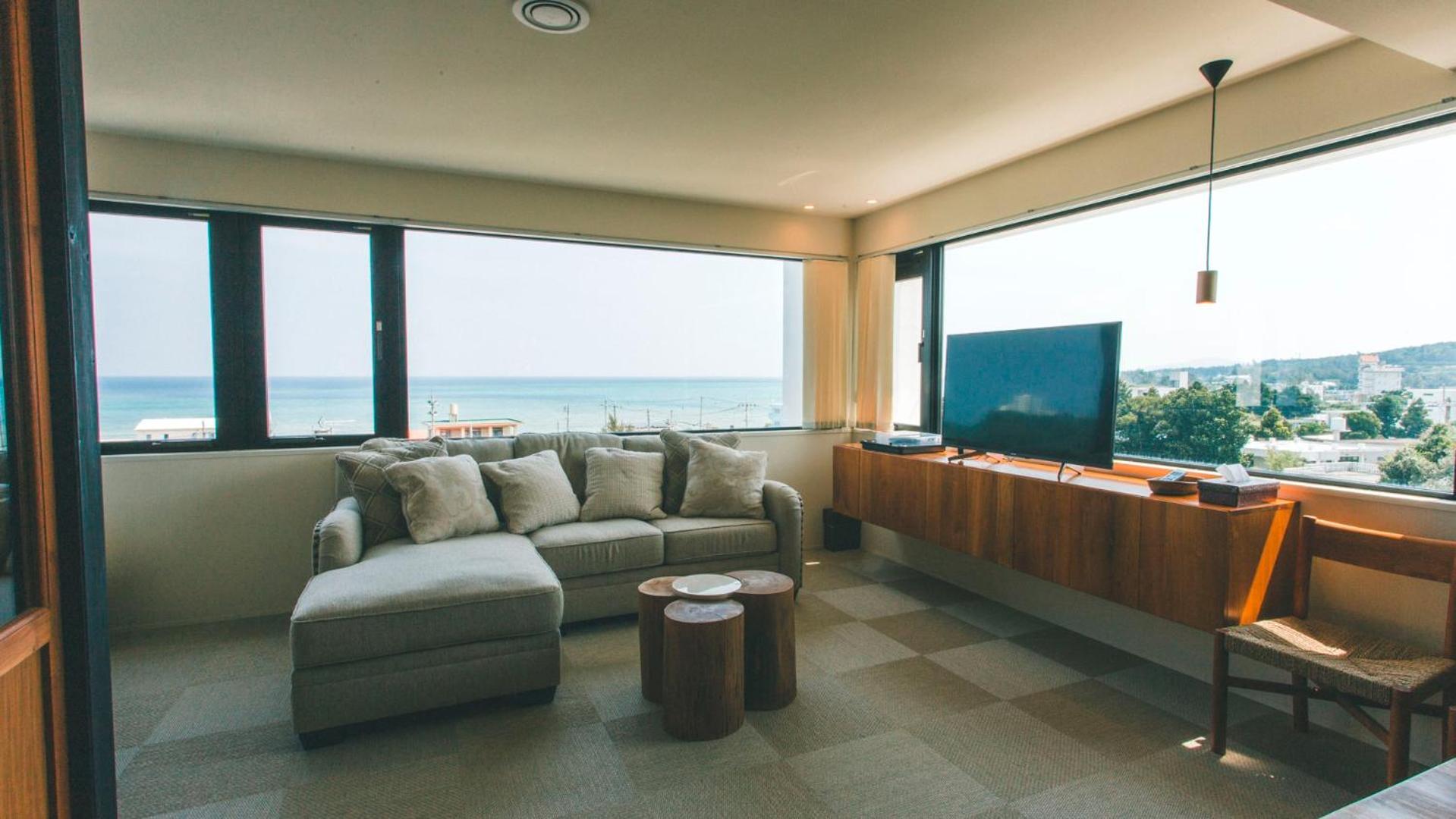 King Suite with Ocean View photo 3