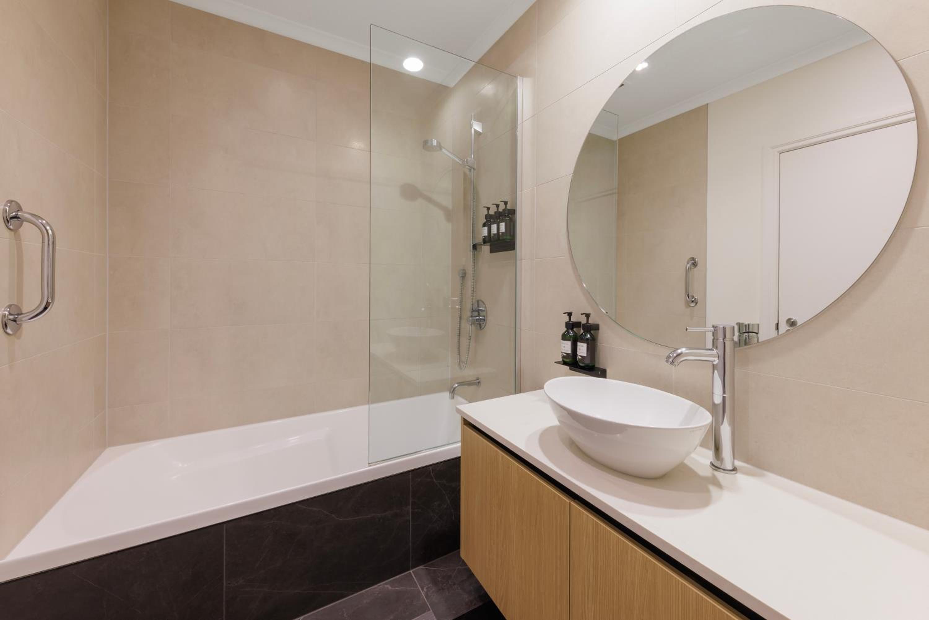 Premier 3 Bedroom Apartment thumbnail 5