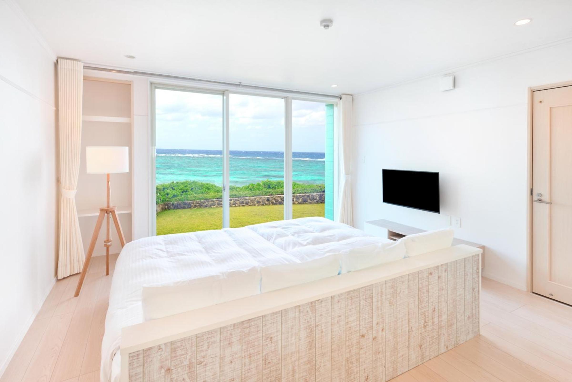 Hollywood Twin Room with Garden and Ocean View
