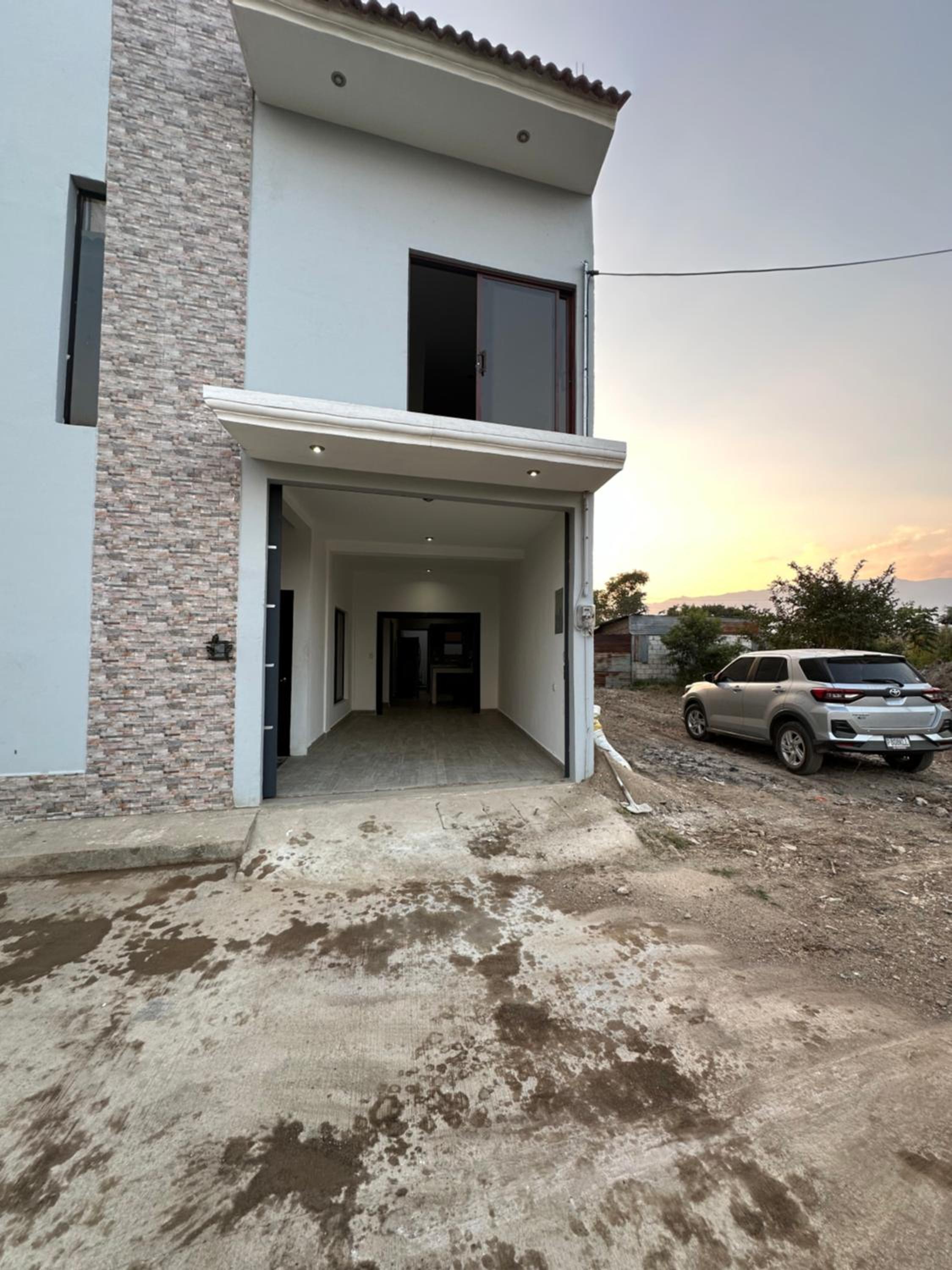 One-Bedroom House photo 1