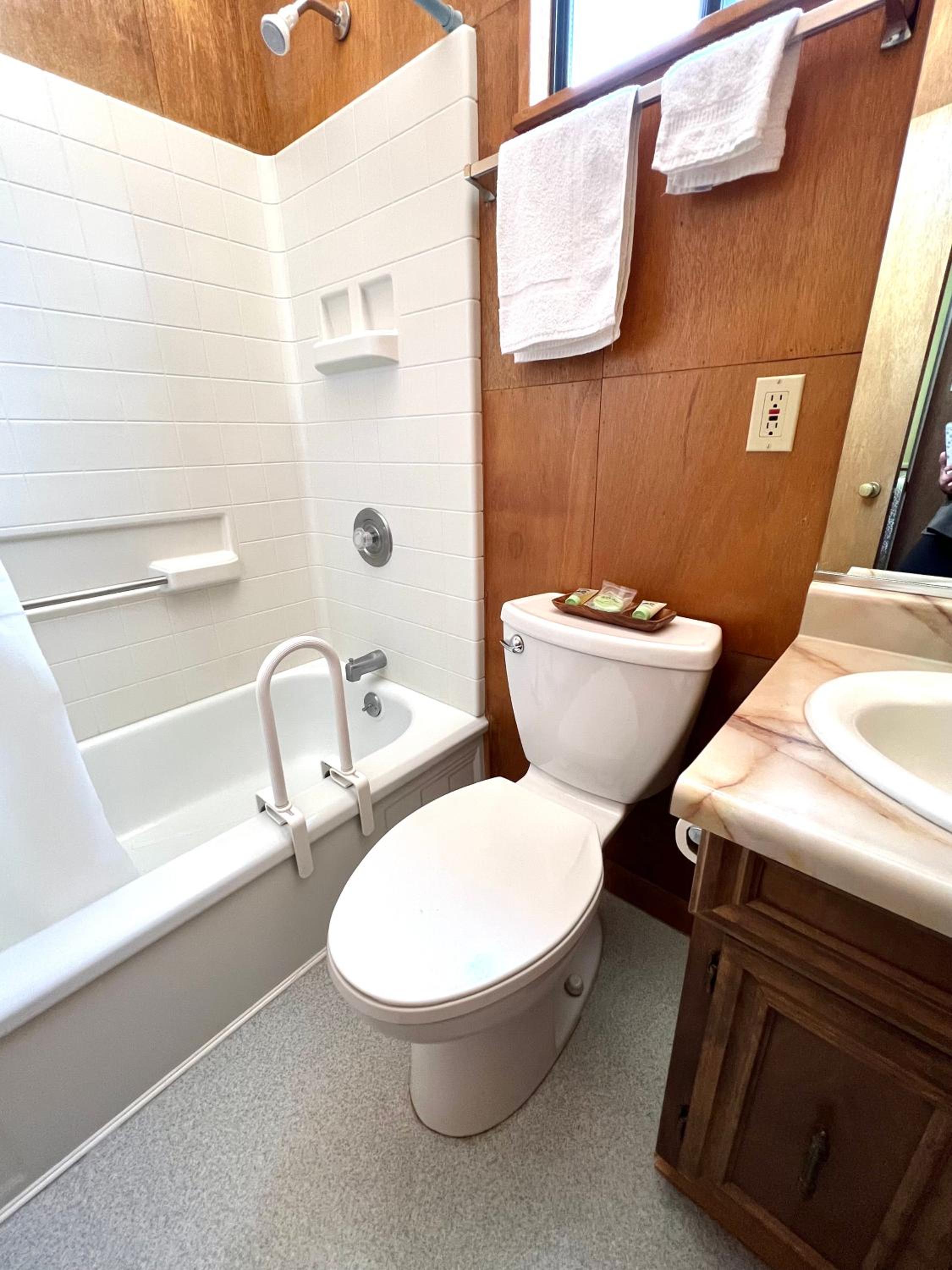 Deluxe Quadruple Room - Photo 4