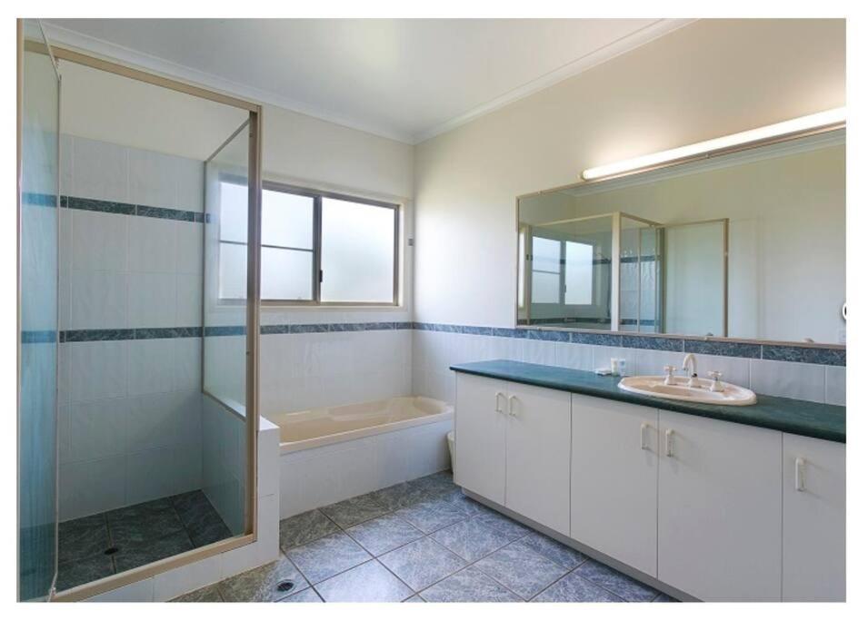 Four-Bedroom House photo 2